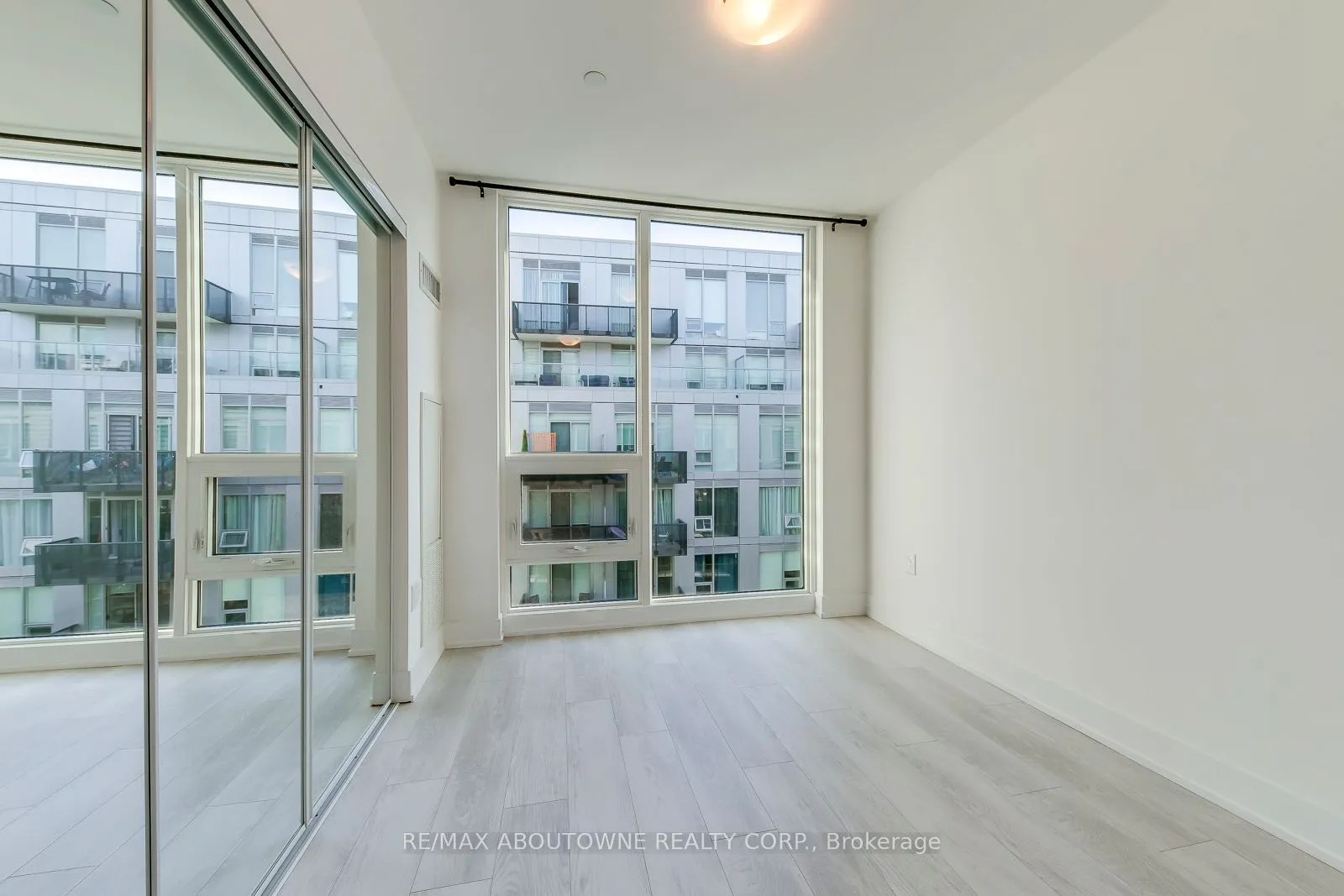 2450 Old Bronte Road, #623