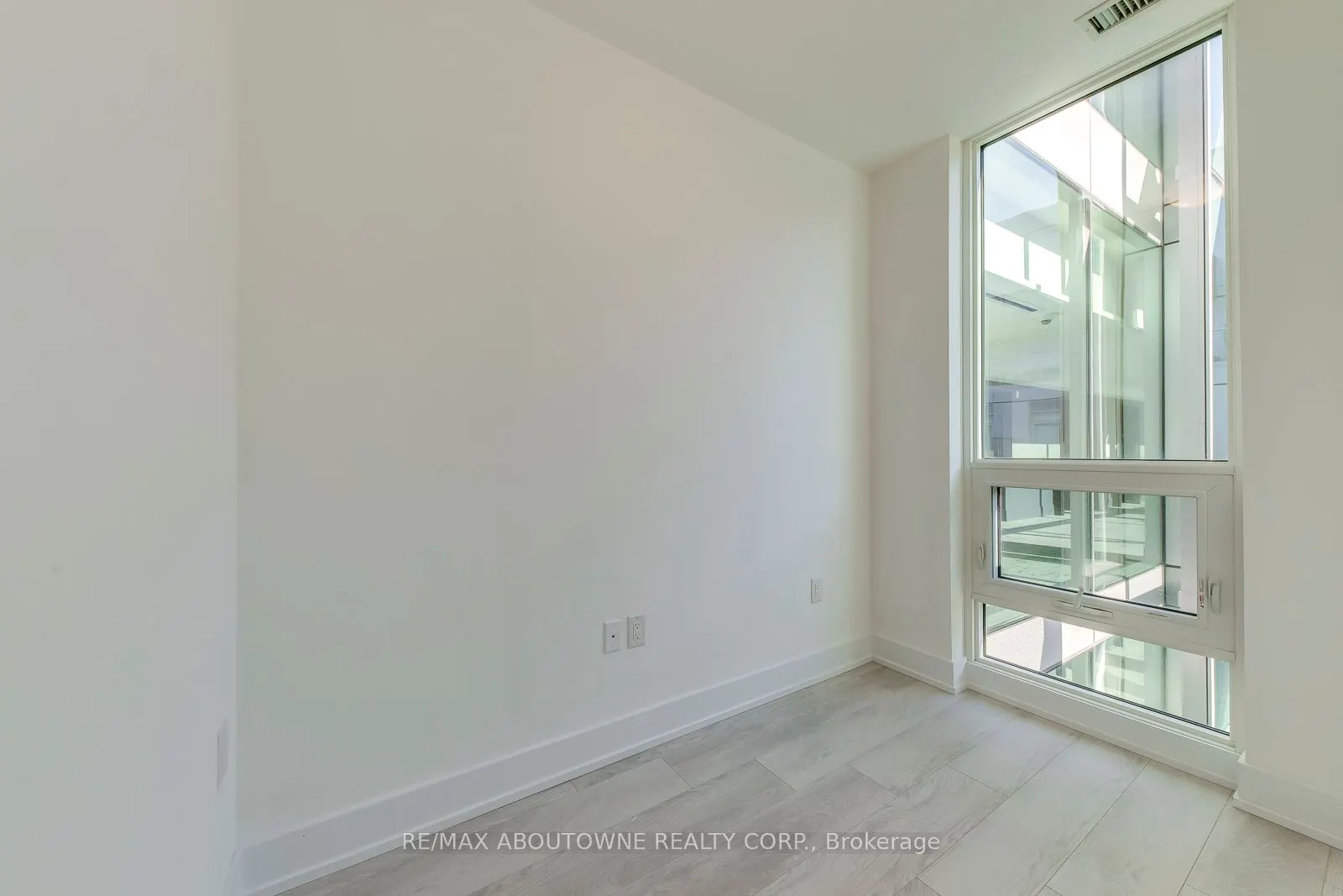 2450 Old Bronte Road, #623