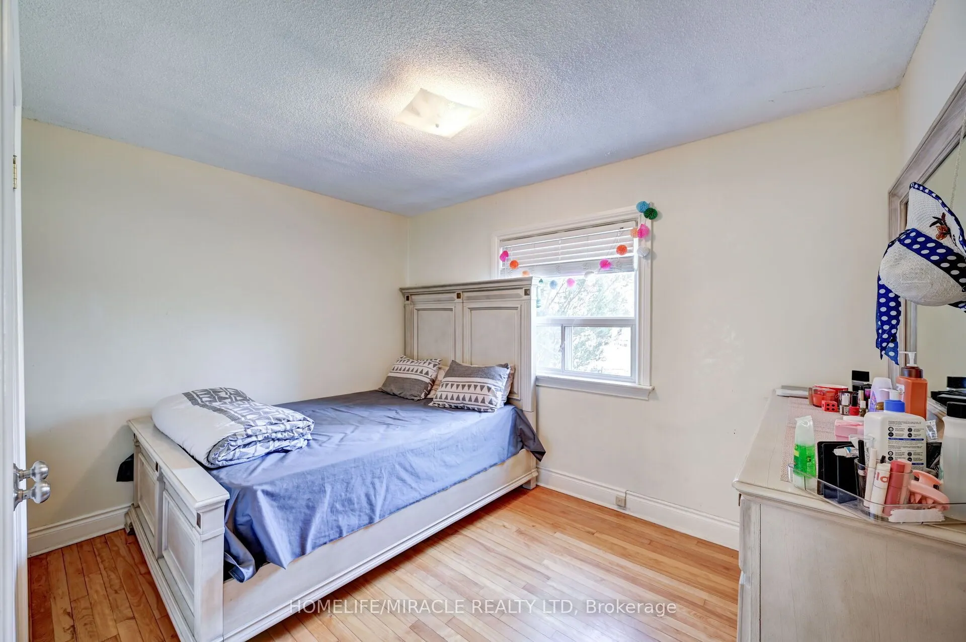 1235 Old River Road