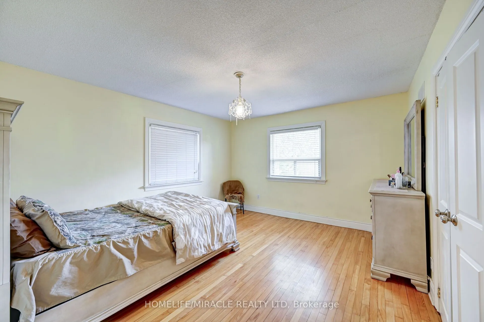 1235 Old River Road