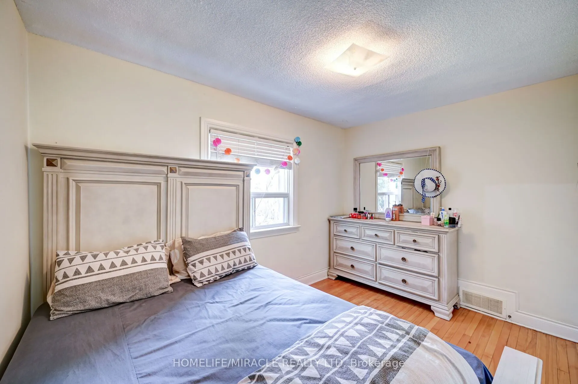 1235 Old River Road