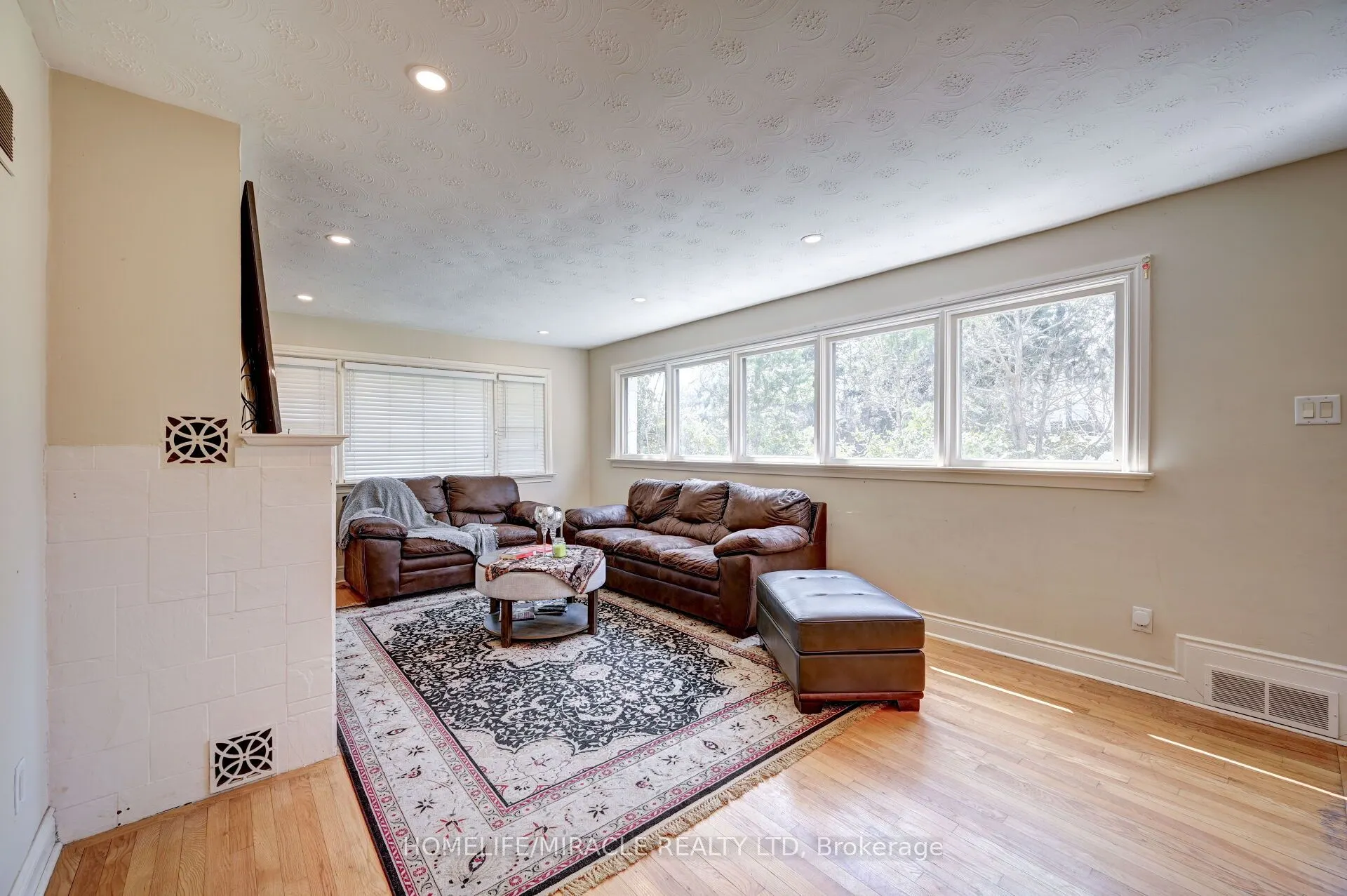 1235 Old River Road