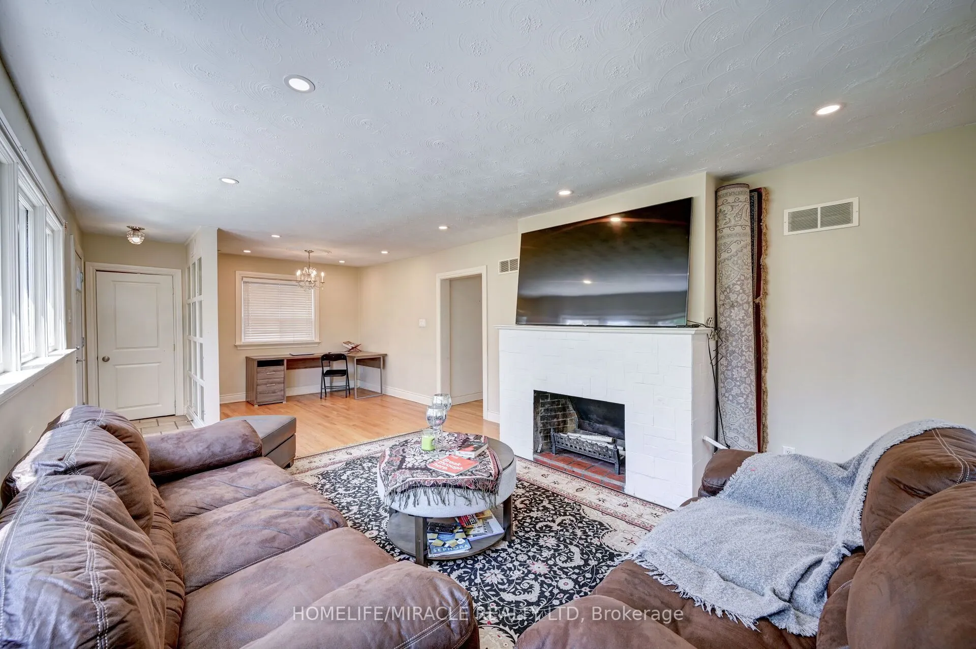 1235 Old River Road