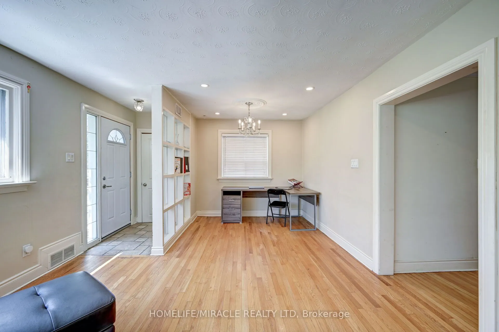 1235 Old River Road