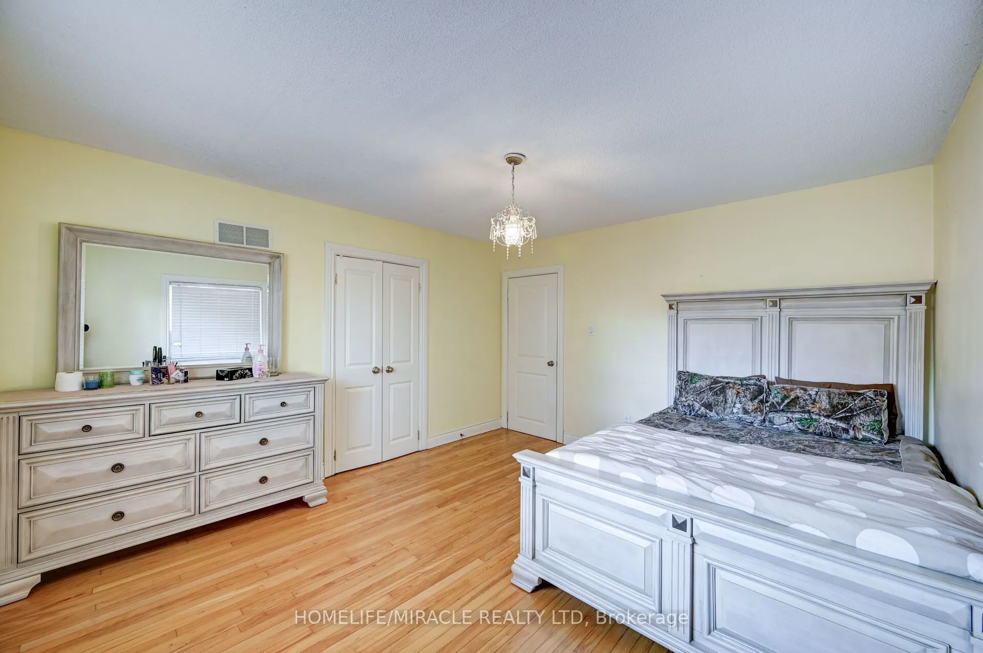 1235 Old River Road