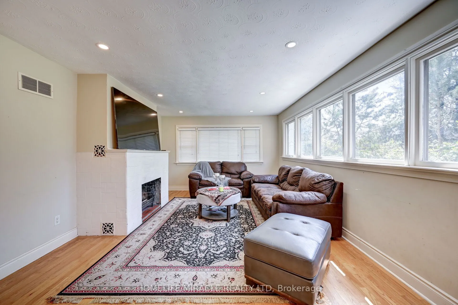 1235 Old River Road