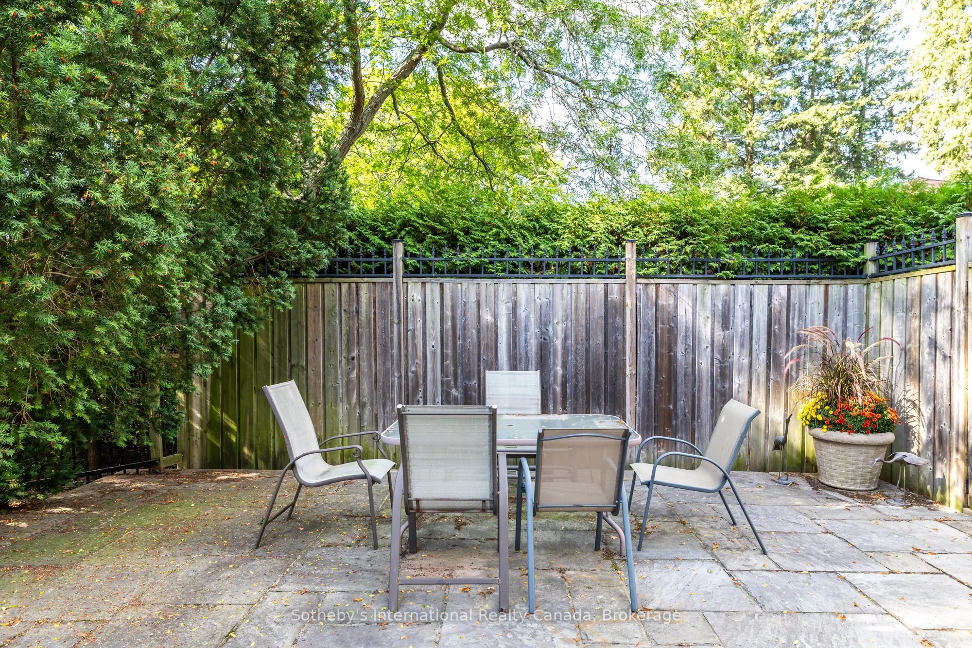 98 Selgrove Crescent