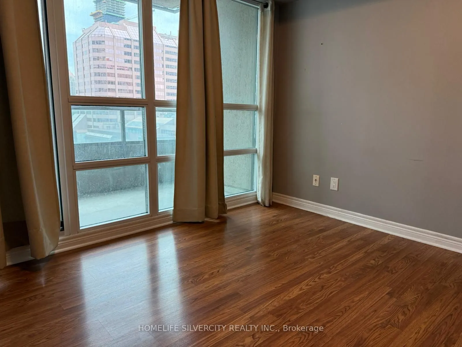 208 ENFIELD Place, #806