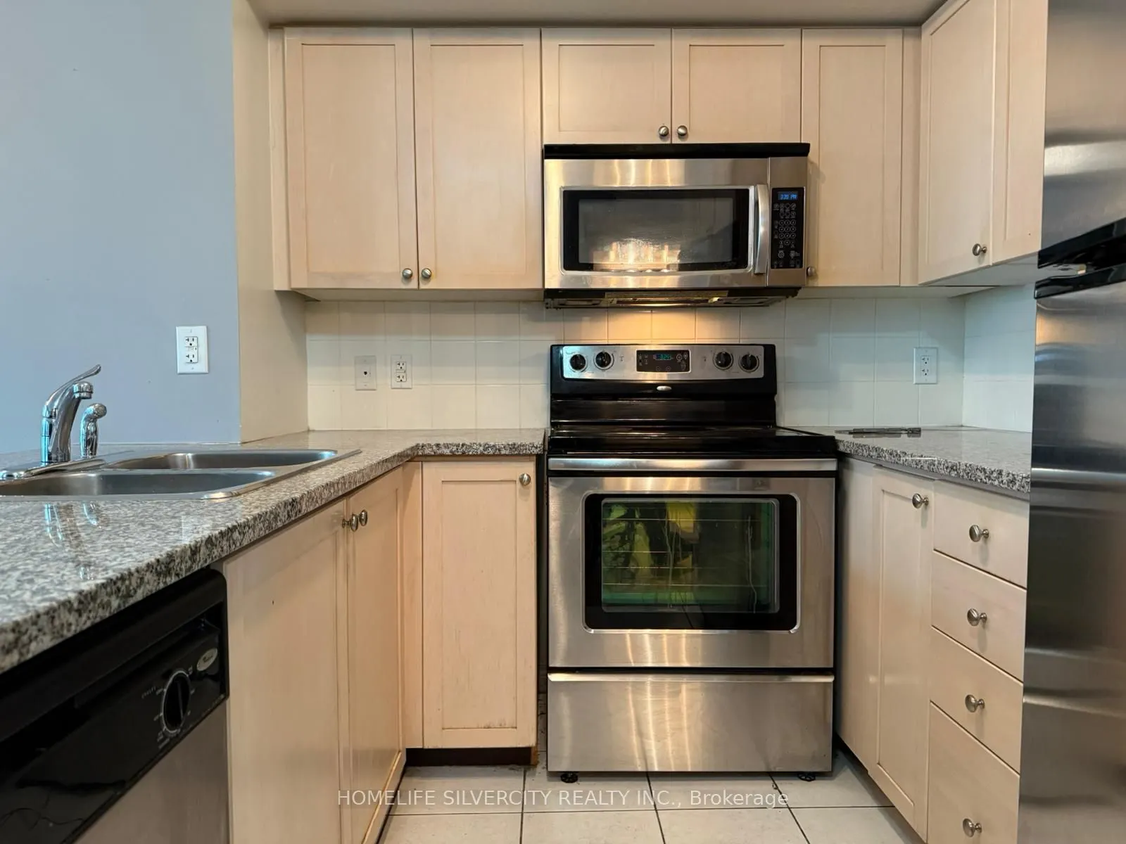 208 ENFIELD Place, #806