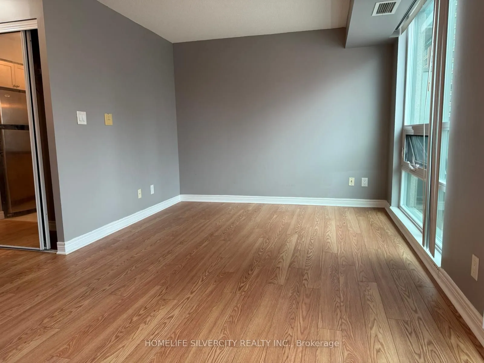 208 ENFIELD Place, #806