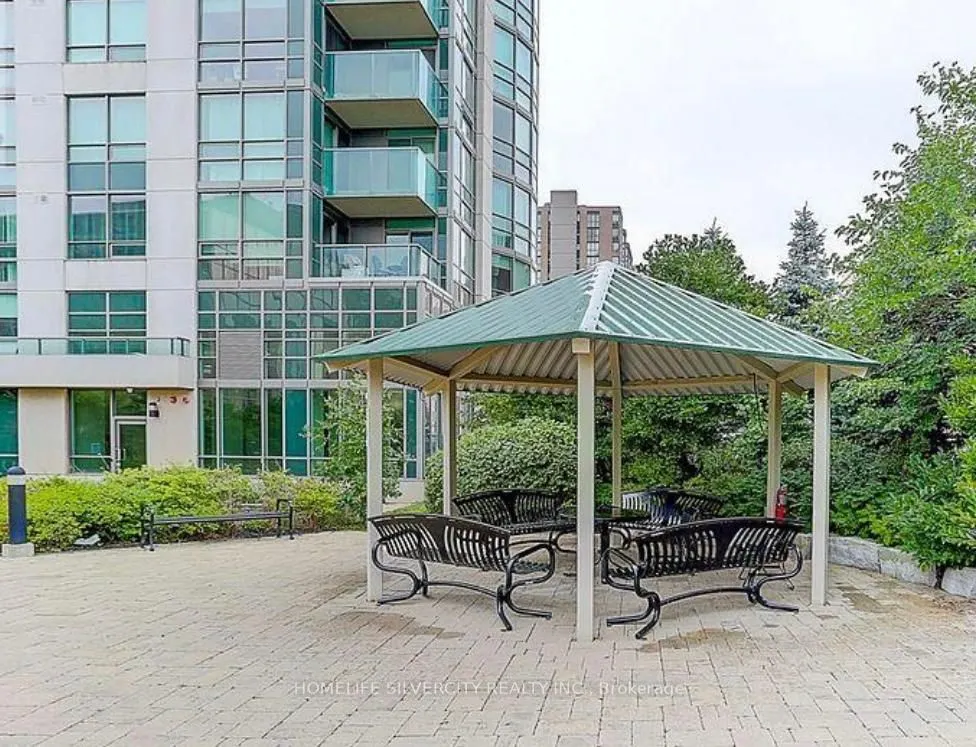 208 ENFIELD Place, #806