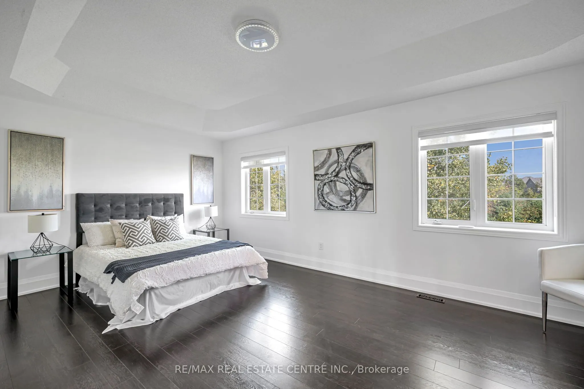 425 Bussel Crescent