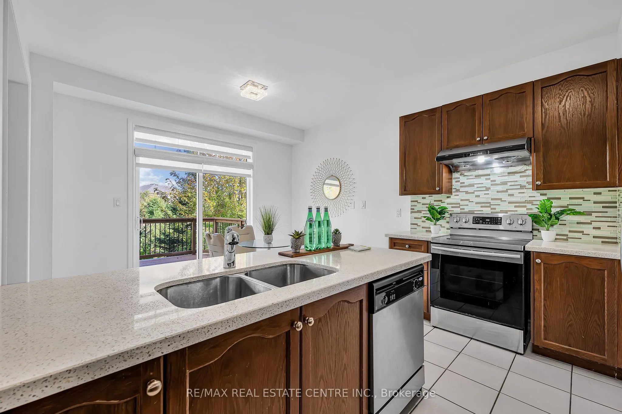 425 Bussel Crescent