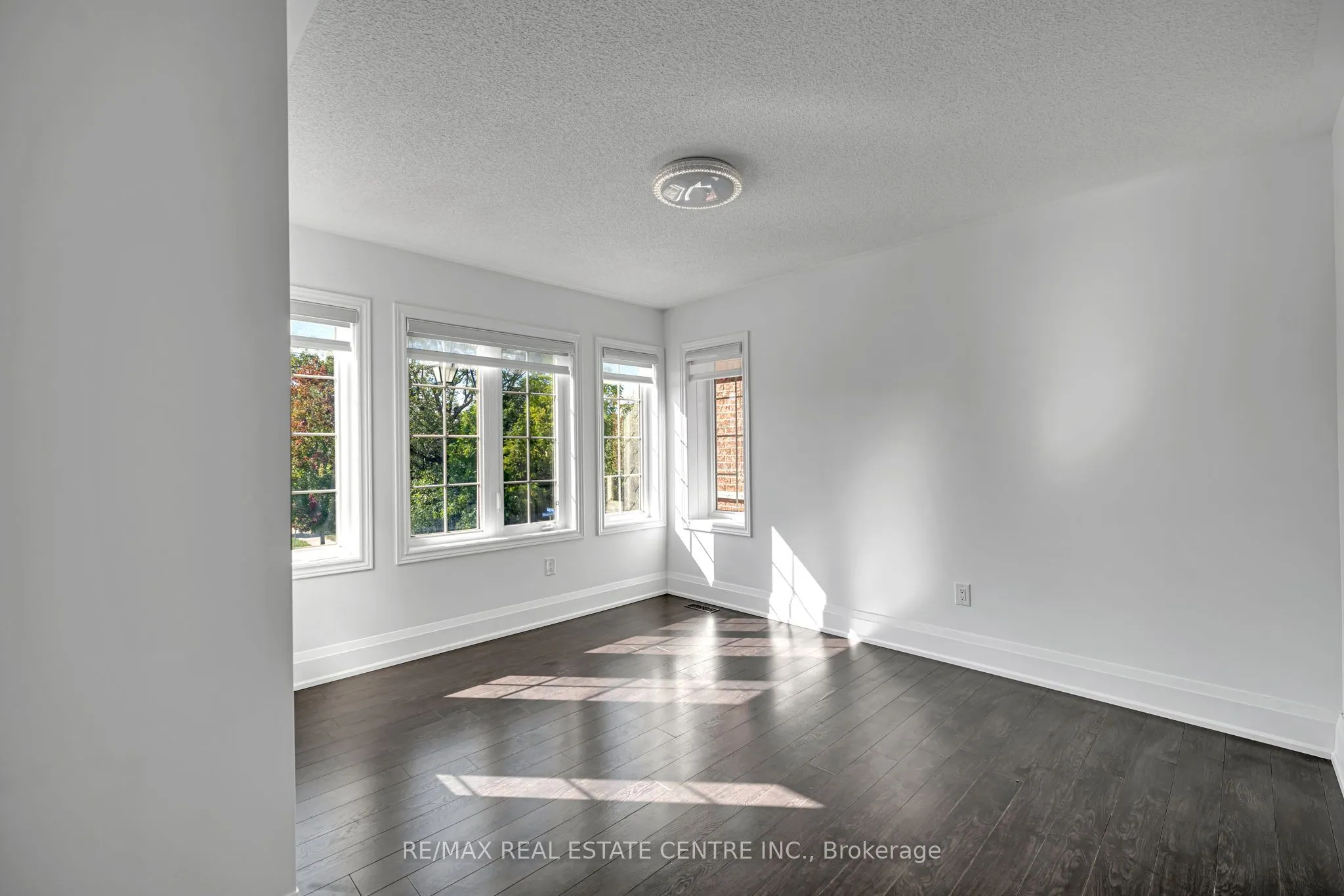 425 Bussel Crescent