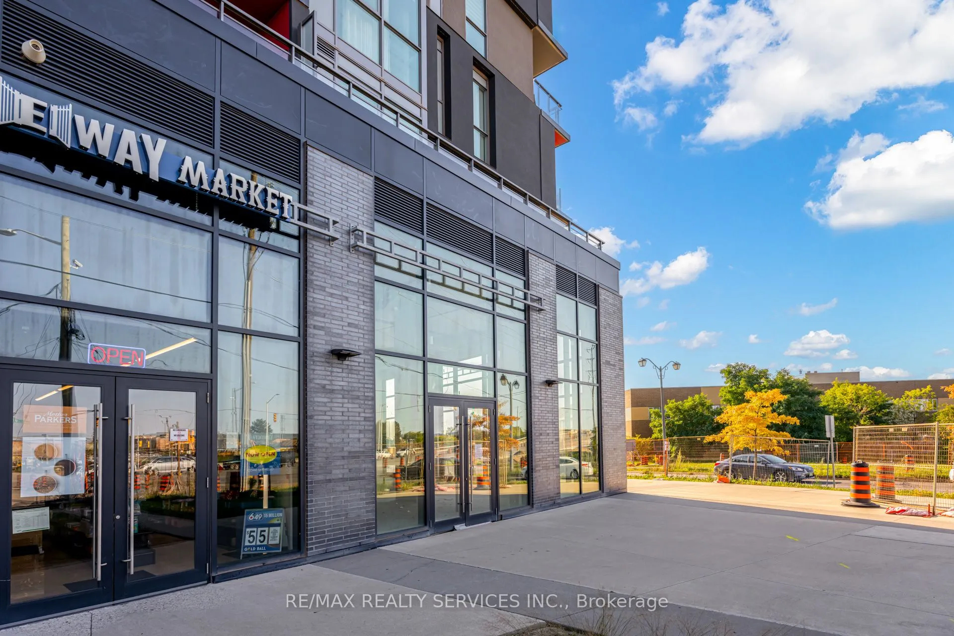 5220 Dundas Street, #4