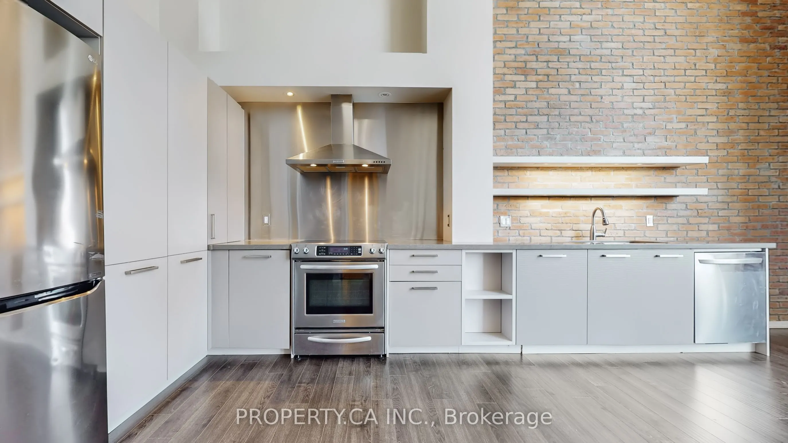 300 Manitoba Street, #316