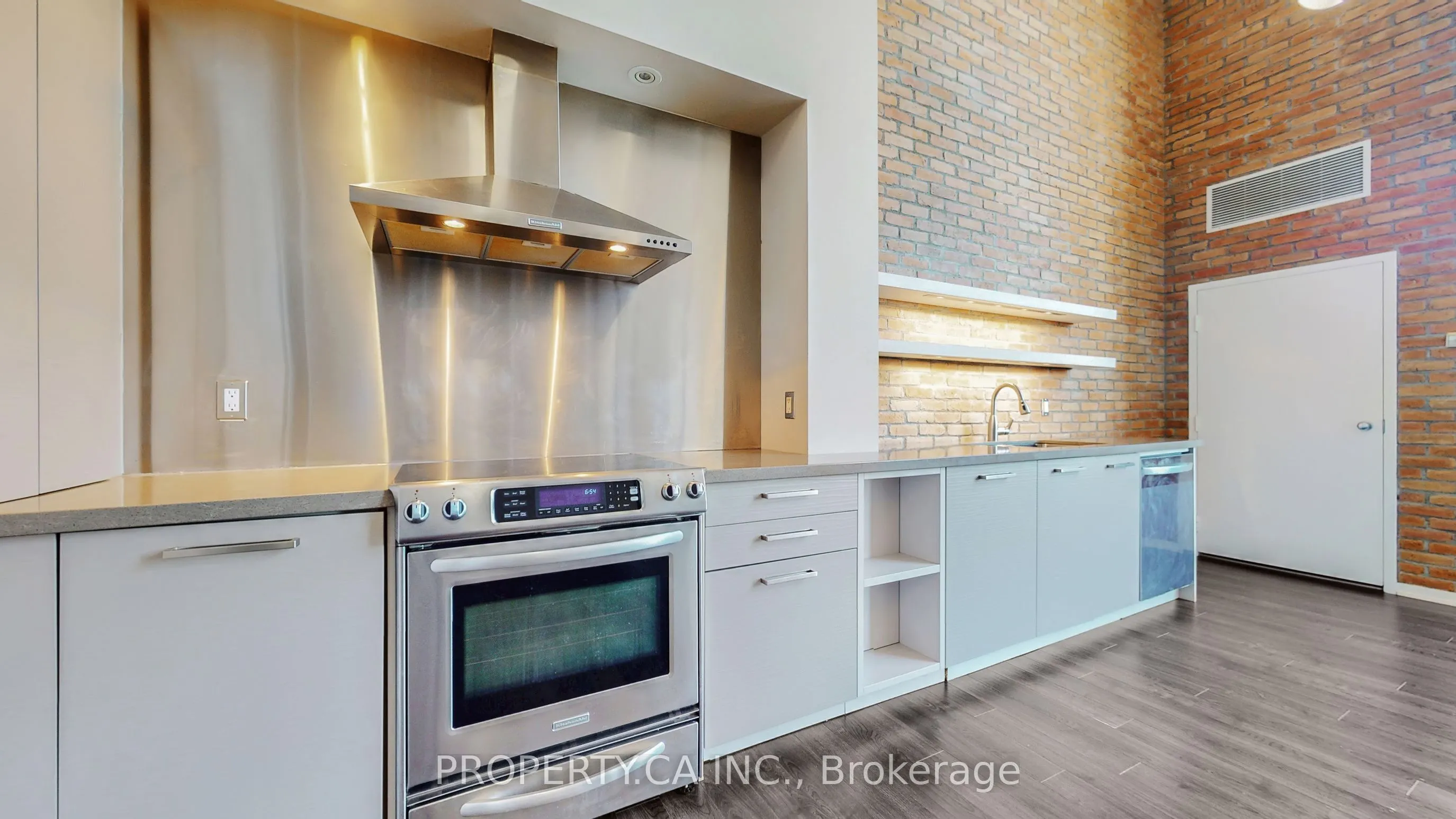 300 Manitoba Street, #316