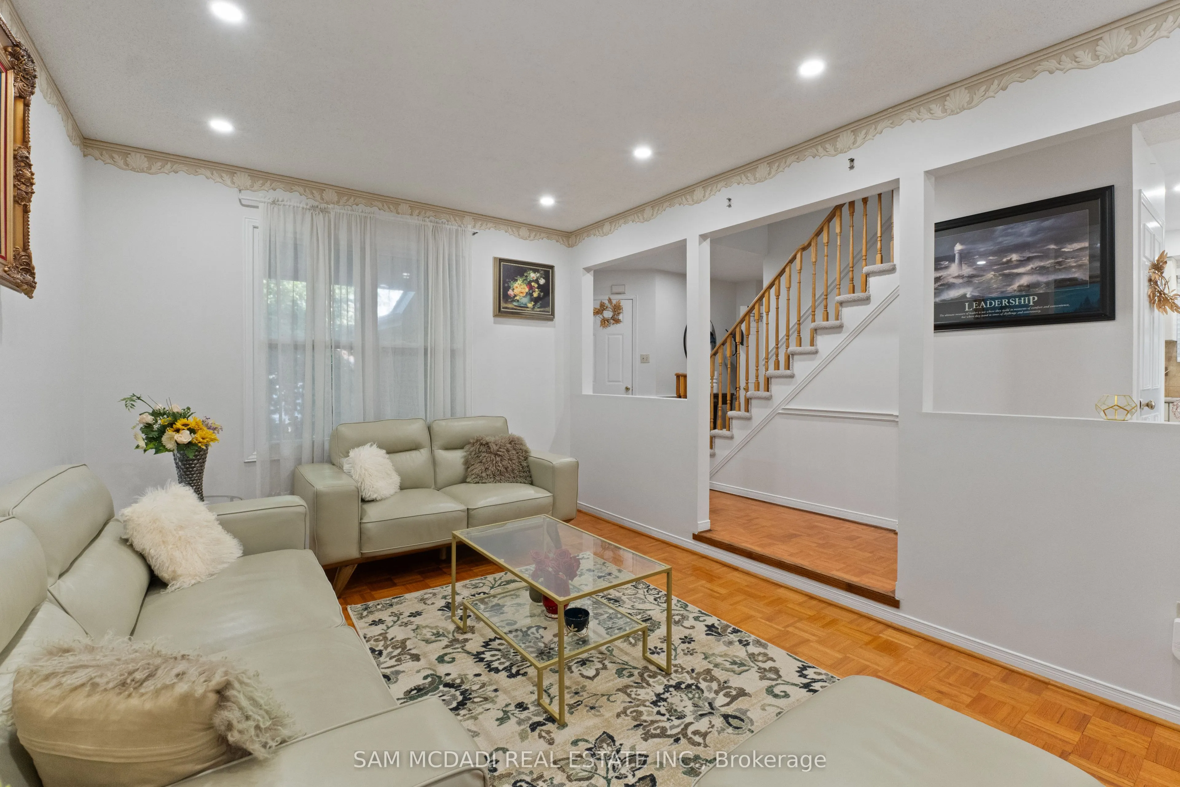 6906 Hickling Crescent