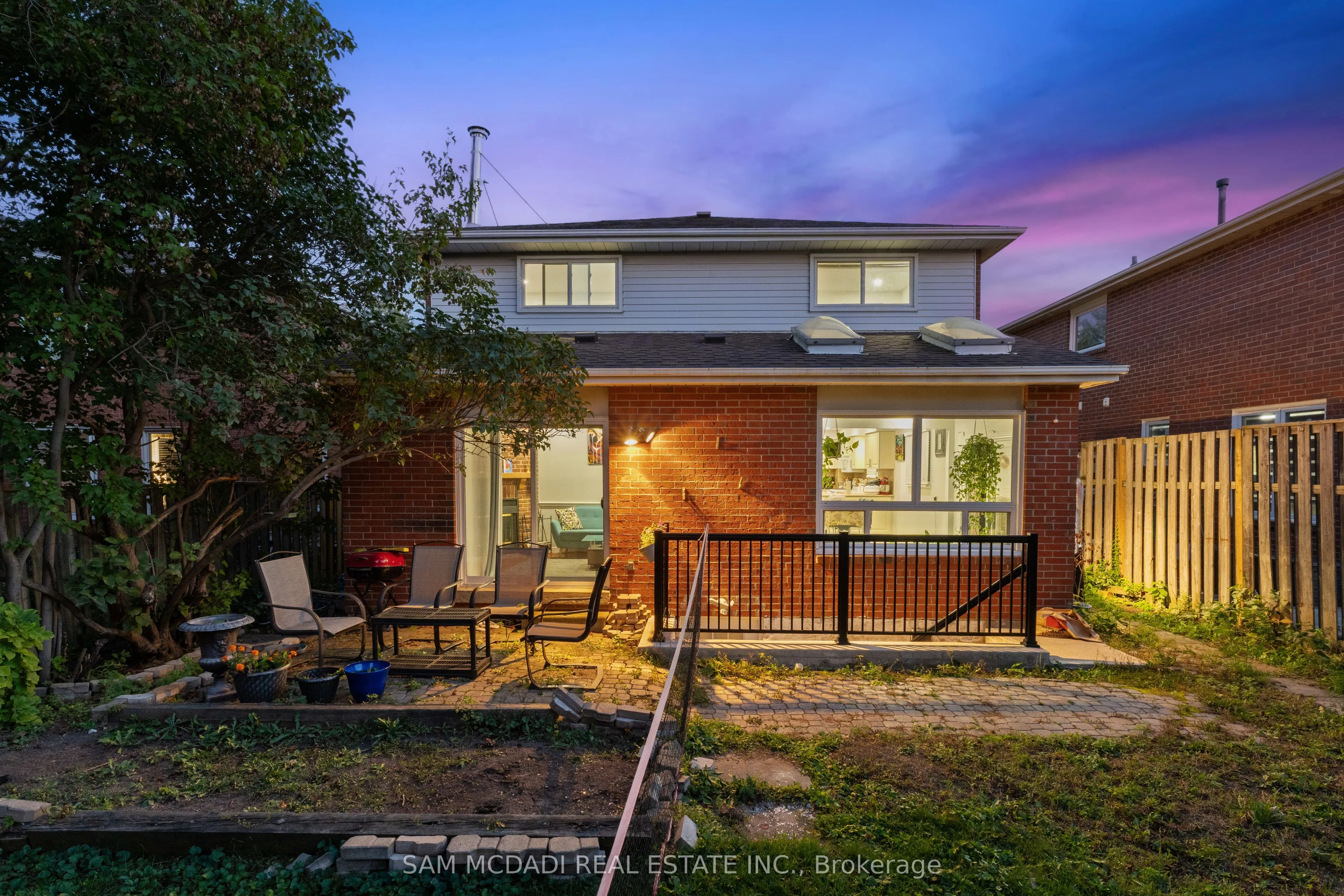 6906 Hickling Crescent