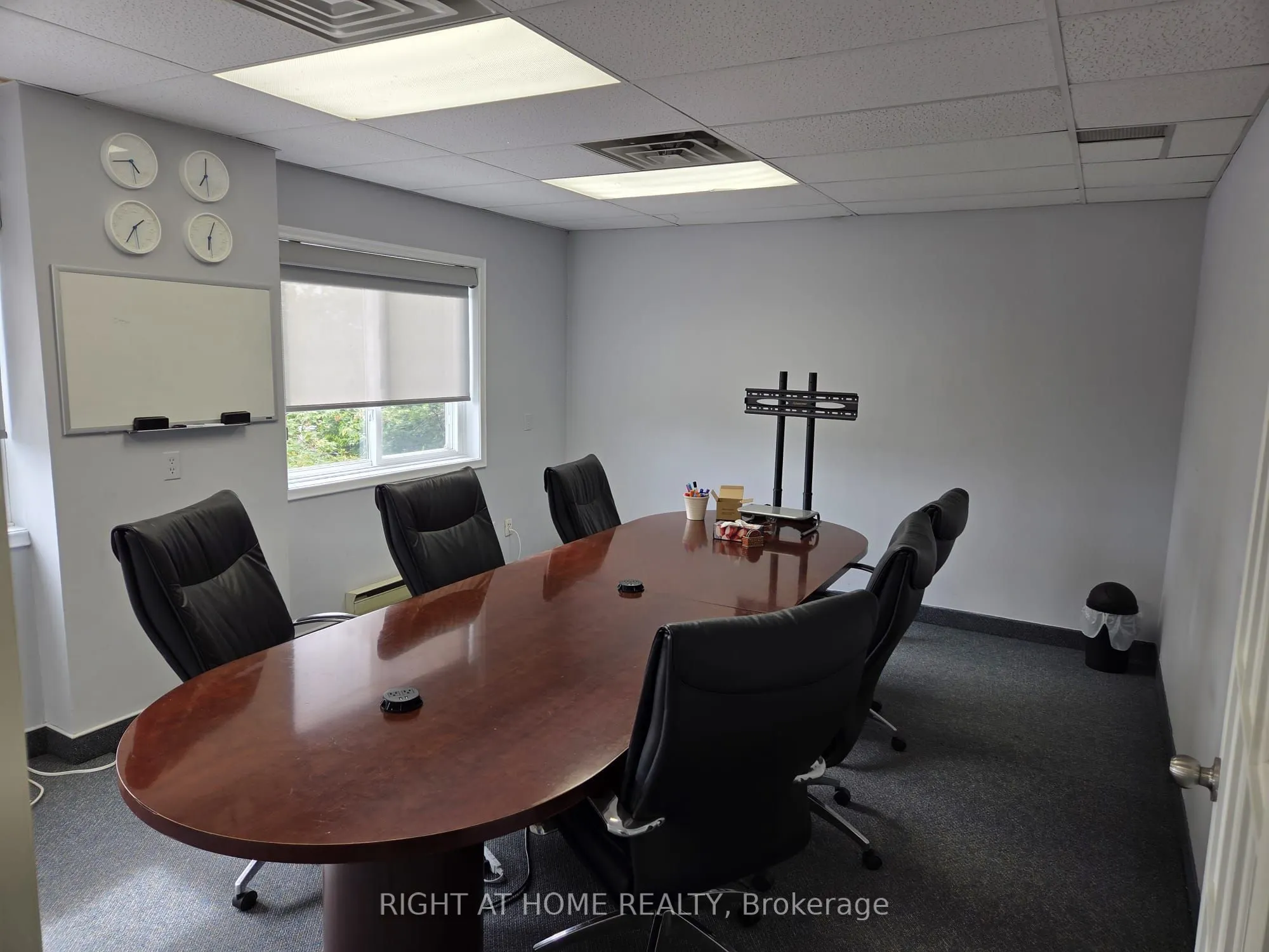 8 Stavebank Road N, #401