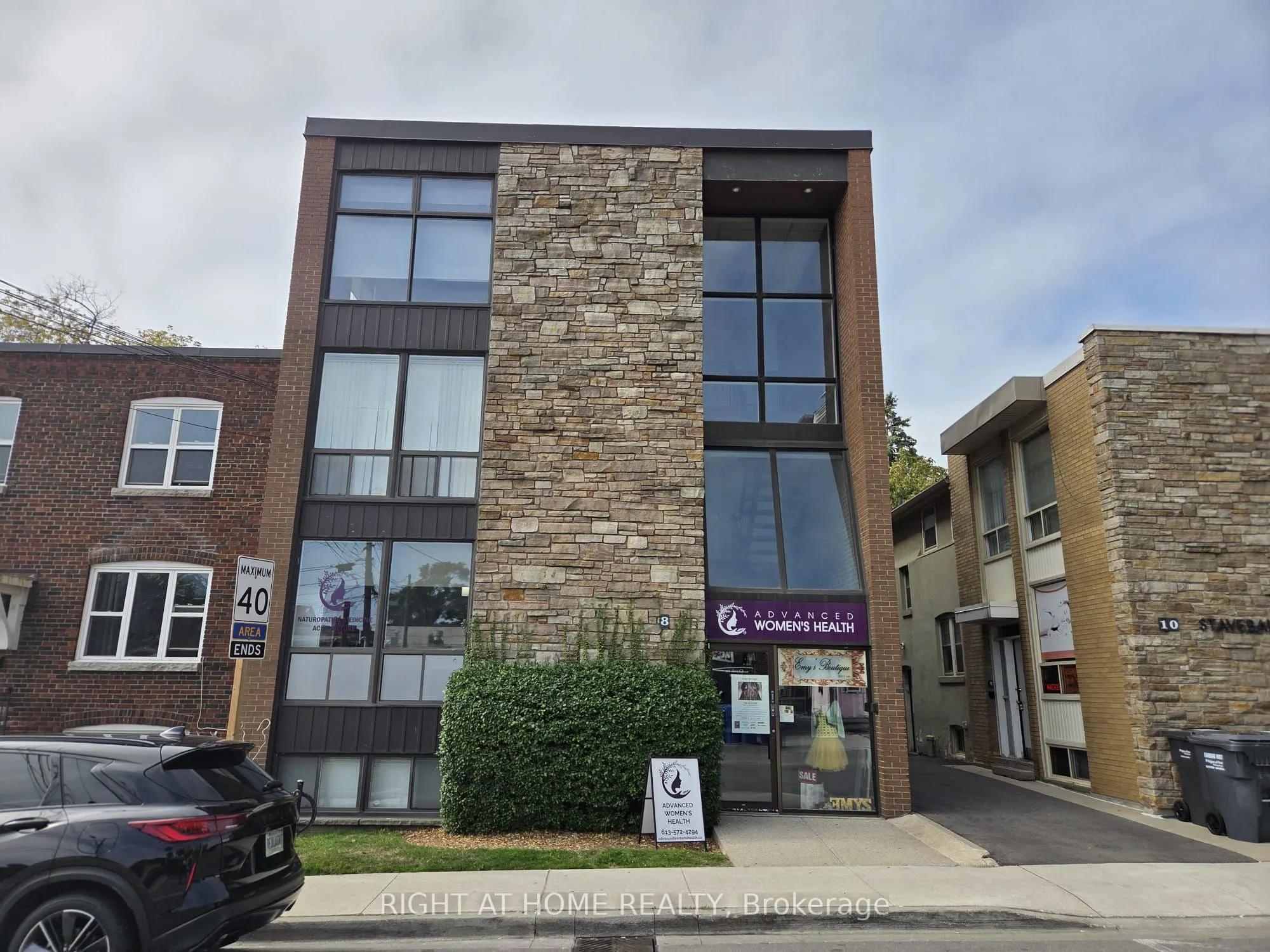 8 Stavebank Road N, #401