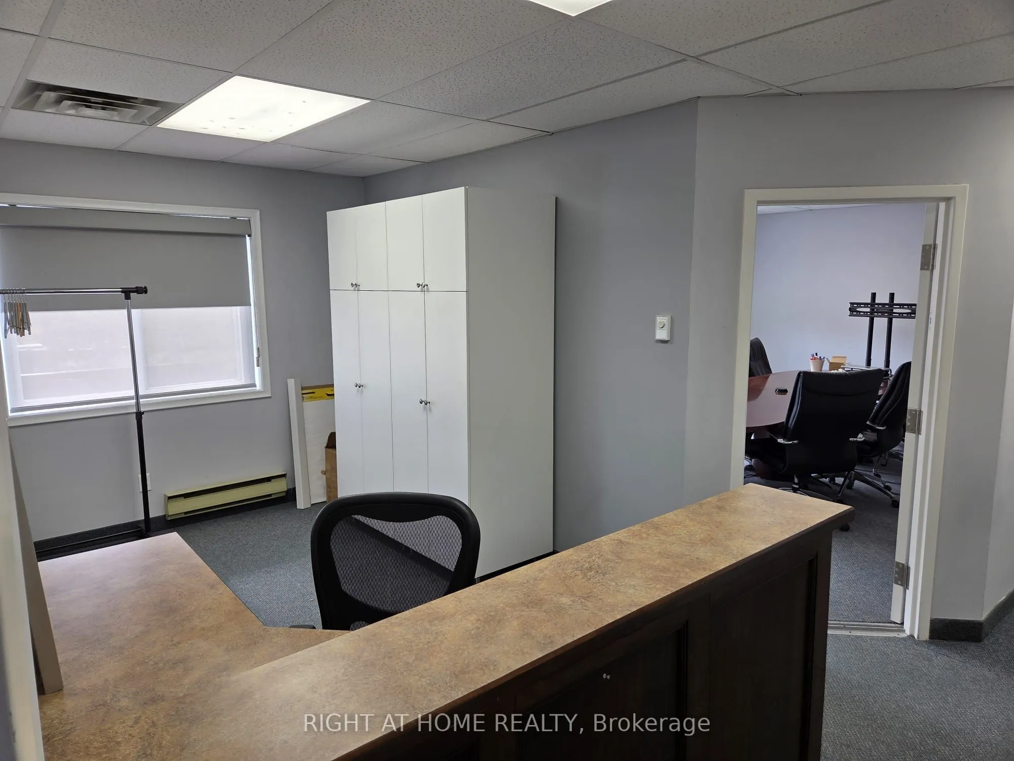 8 Stavebank Road N, #401