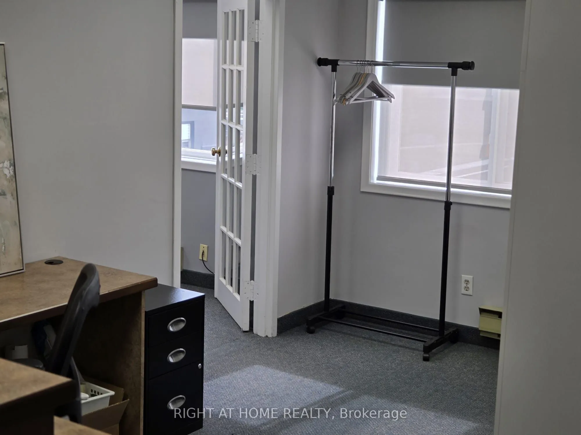 8 Stavebank Road N, #401
