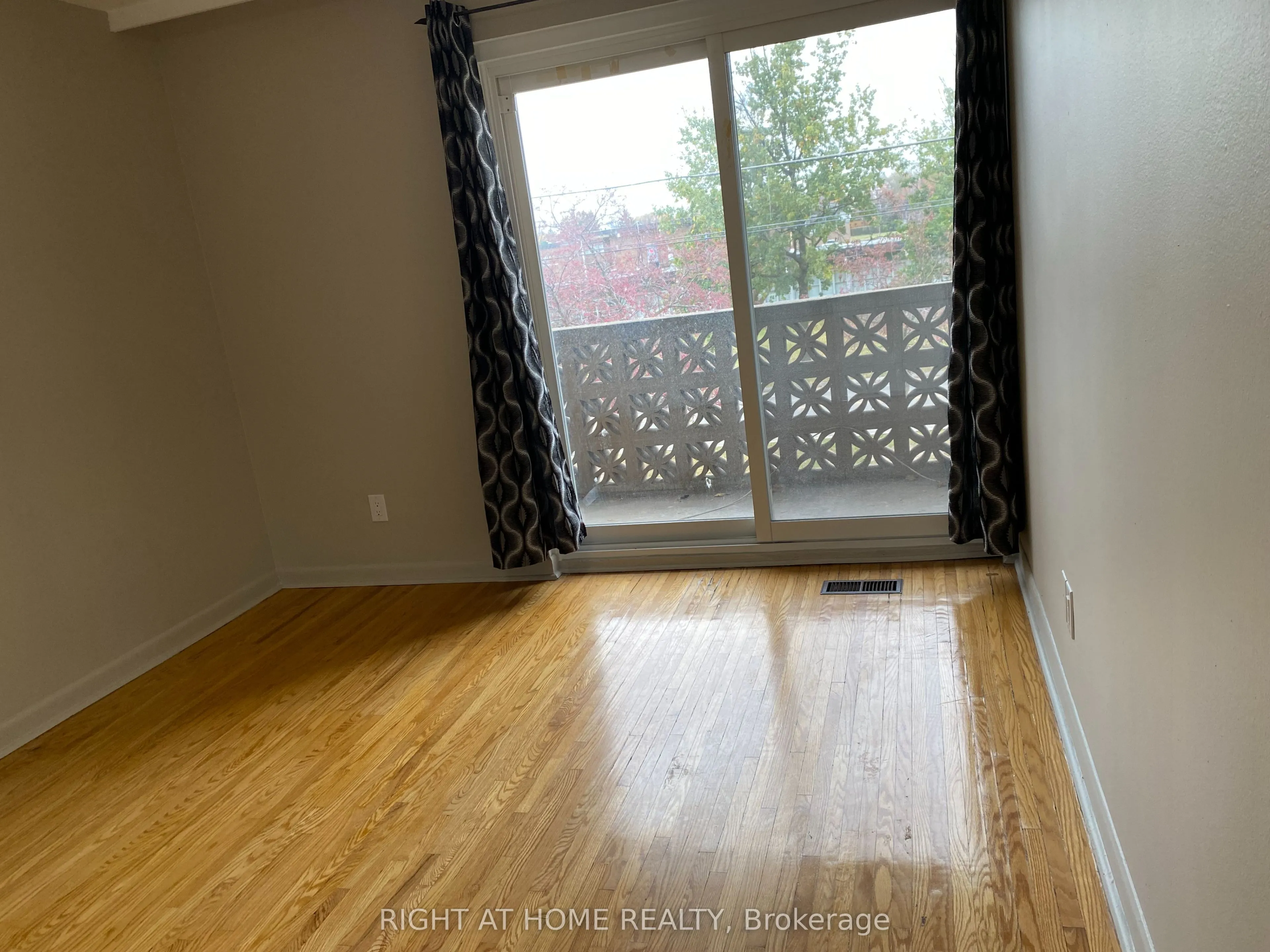 3230 The Credit Woodlands, #6