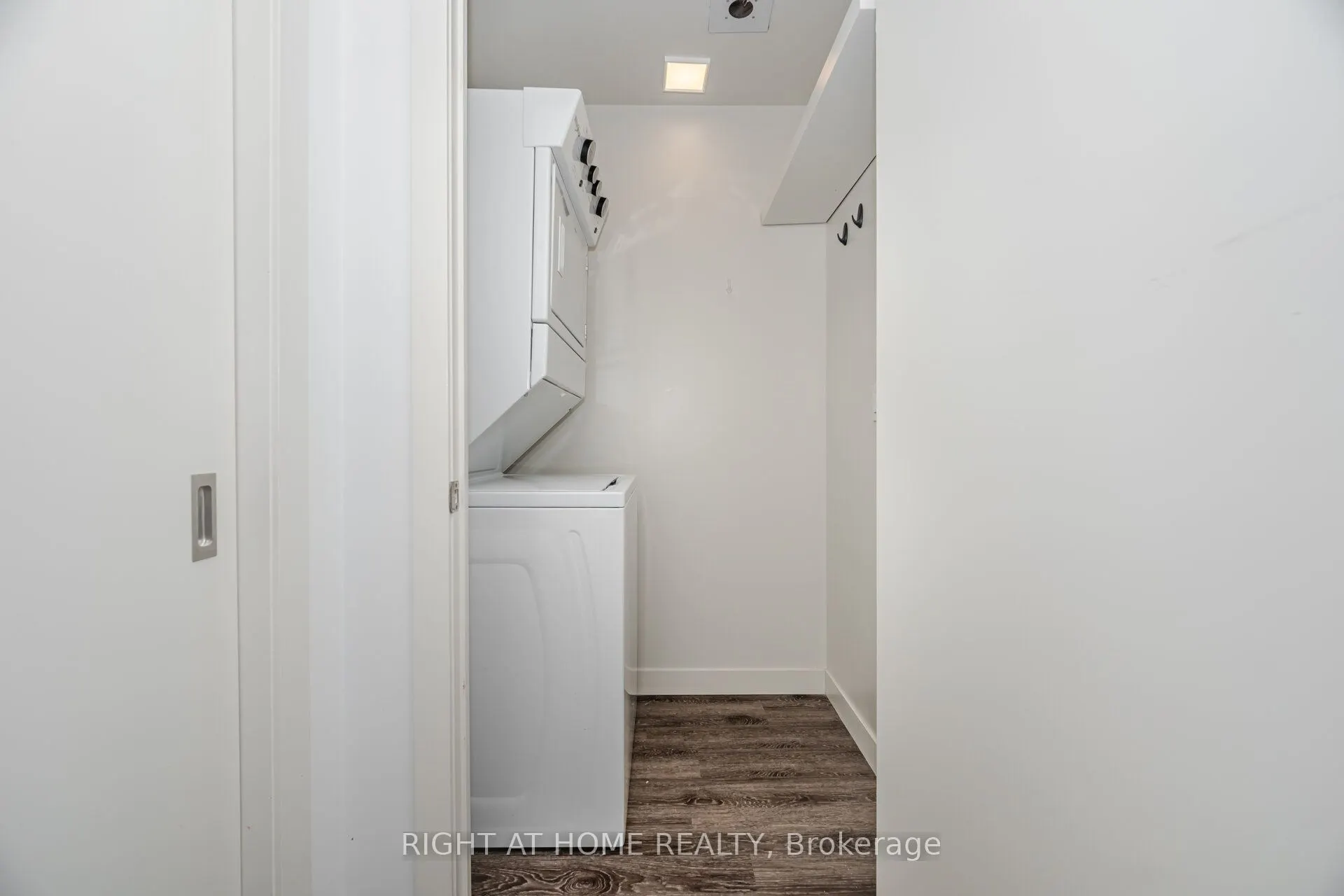 2093 Fairview Street, #1003