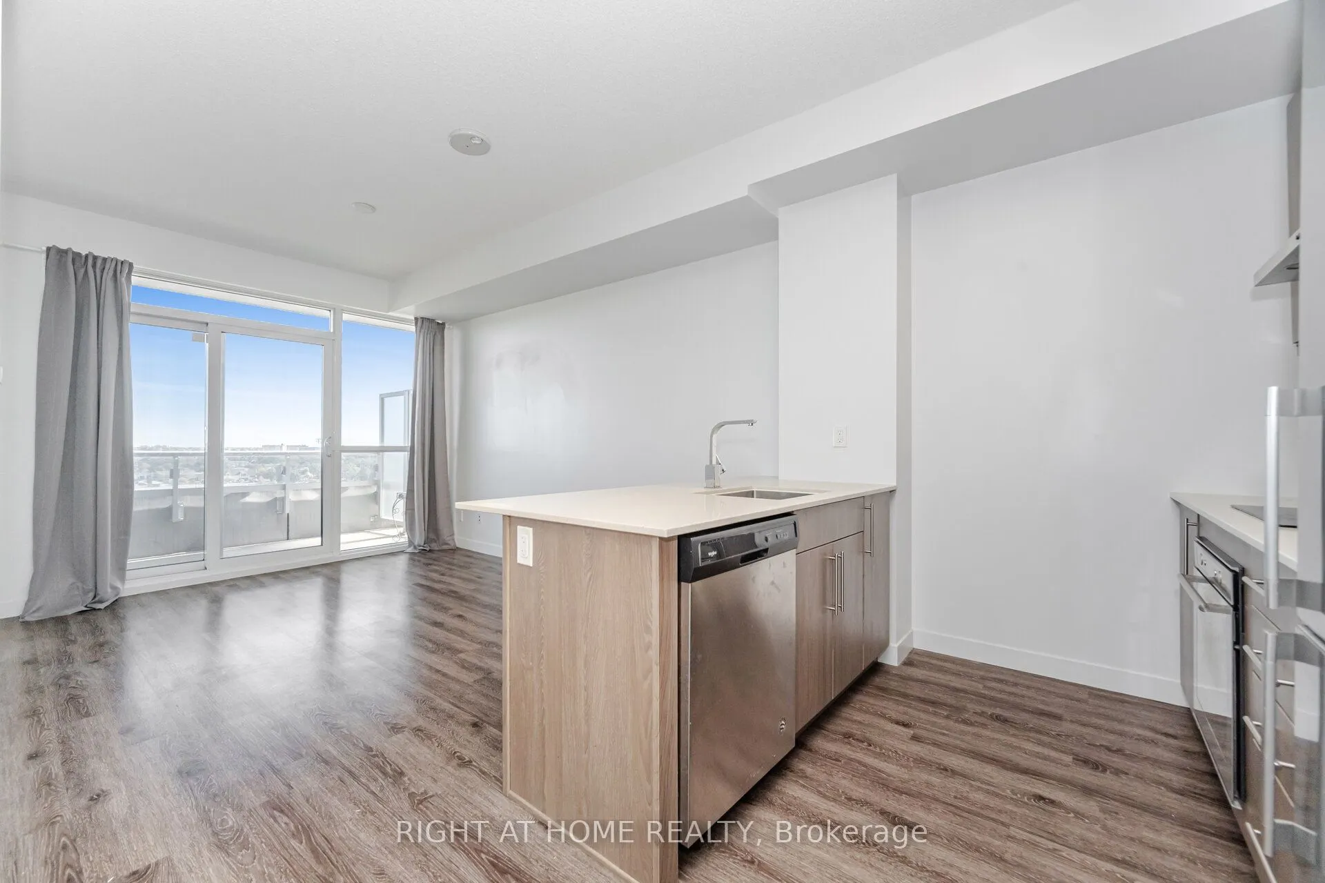 2093 Fairview Street, #1003