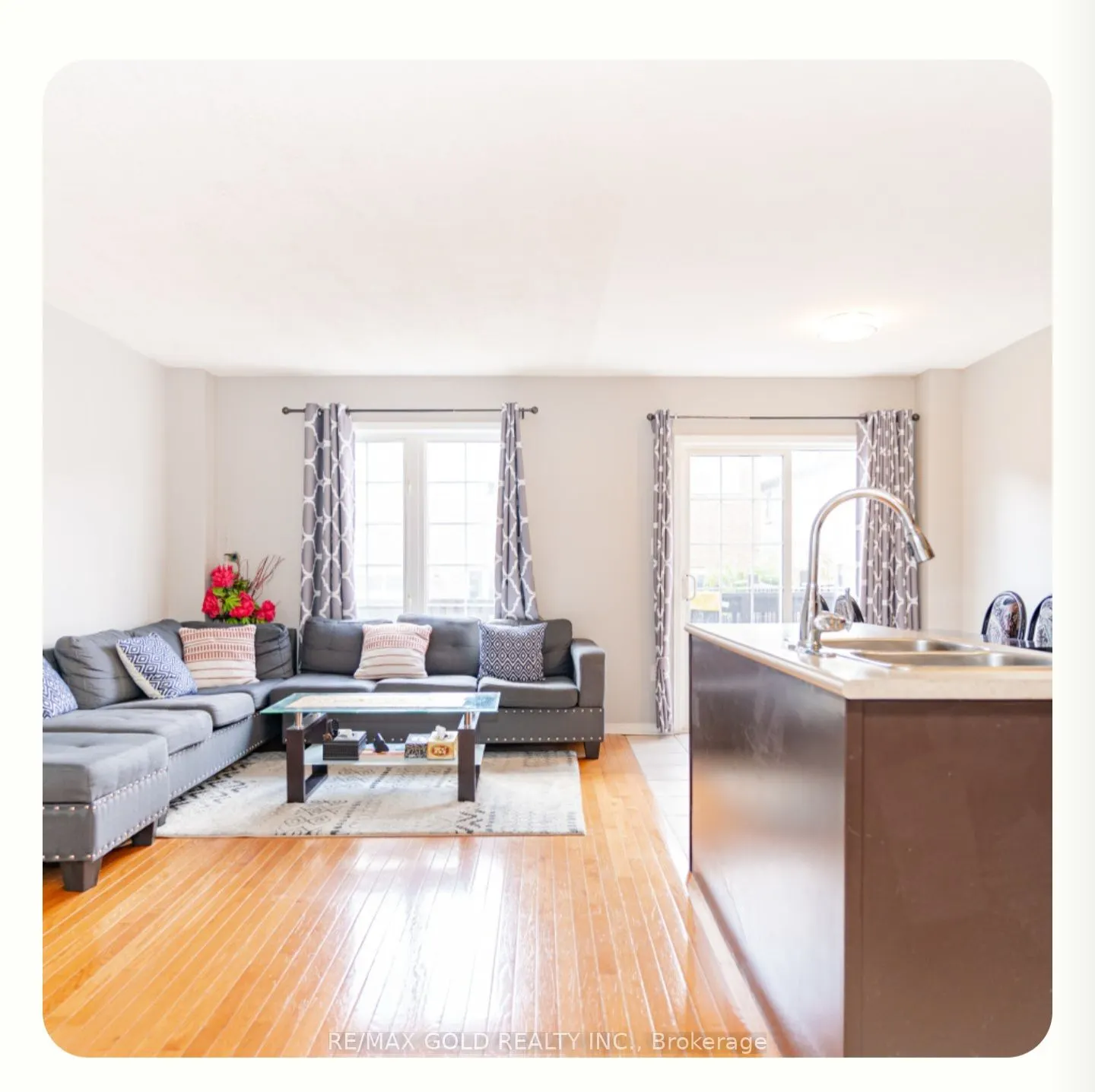 95 Crystalview Crescent, #(Main & 2nd Floor)