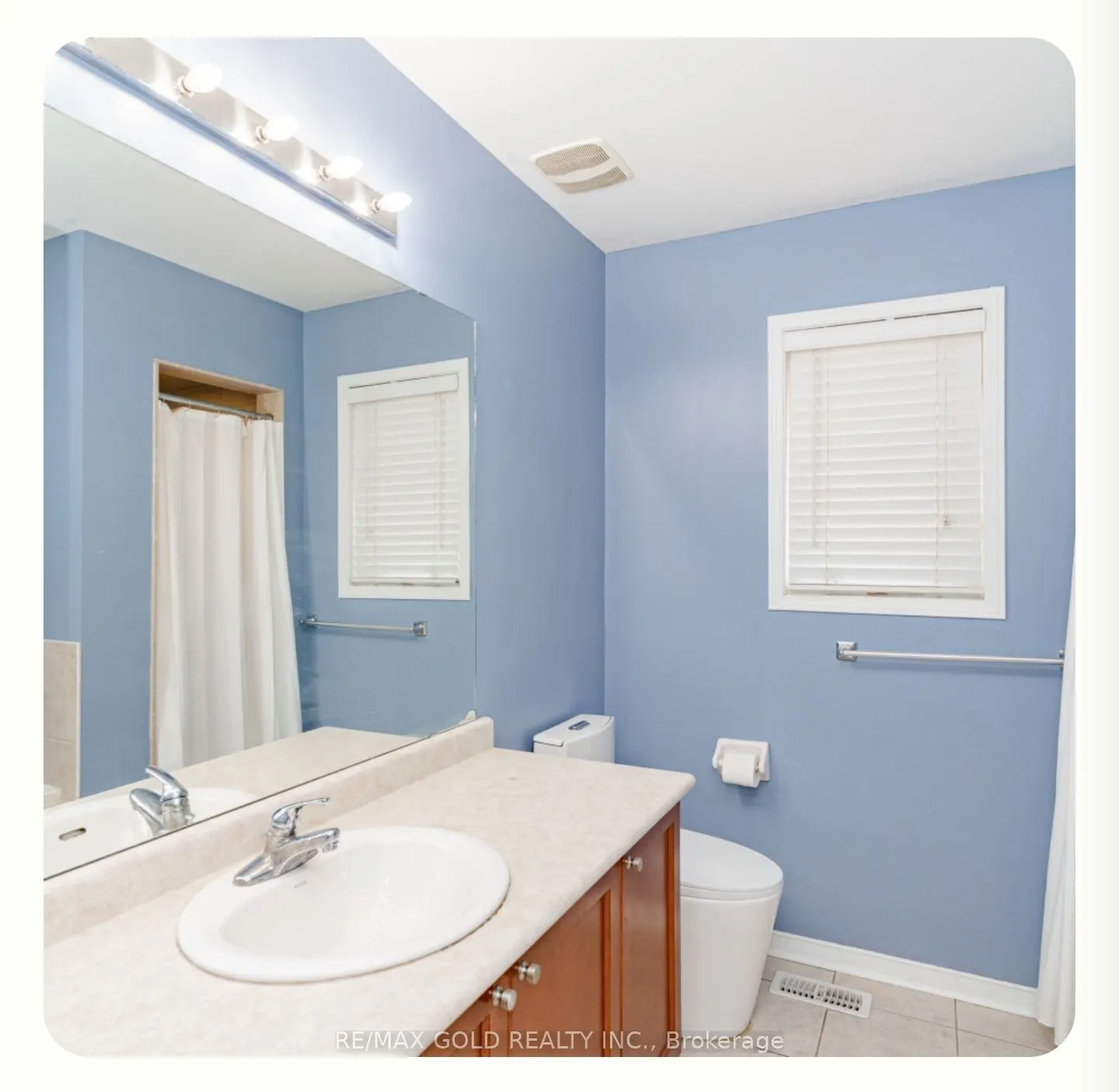 95 Crystalview Crescent, #(Main & 2nd Floor)
