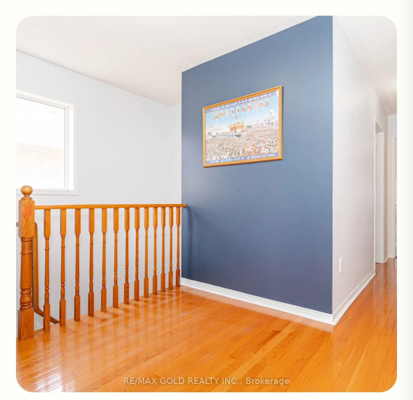 95 Crystalview Crescent, #(Main & 2nd Floor)