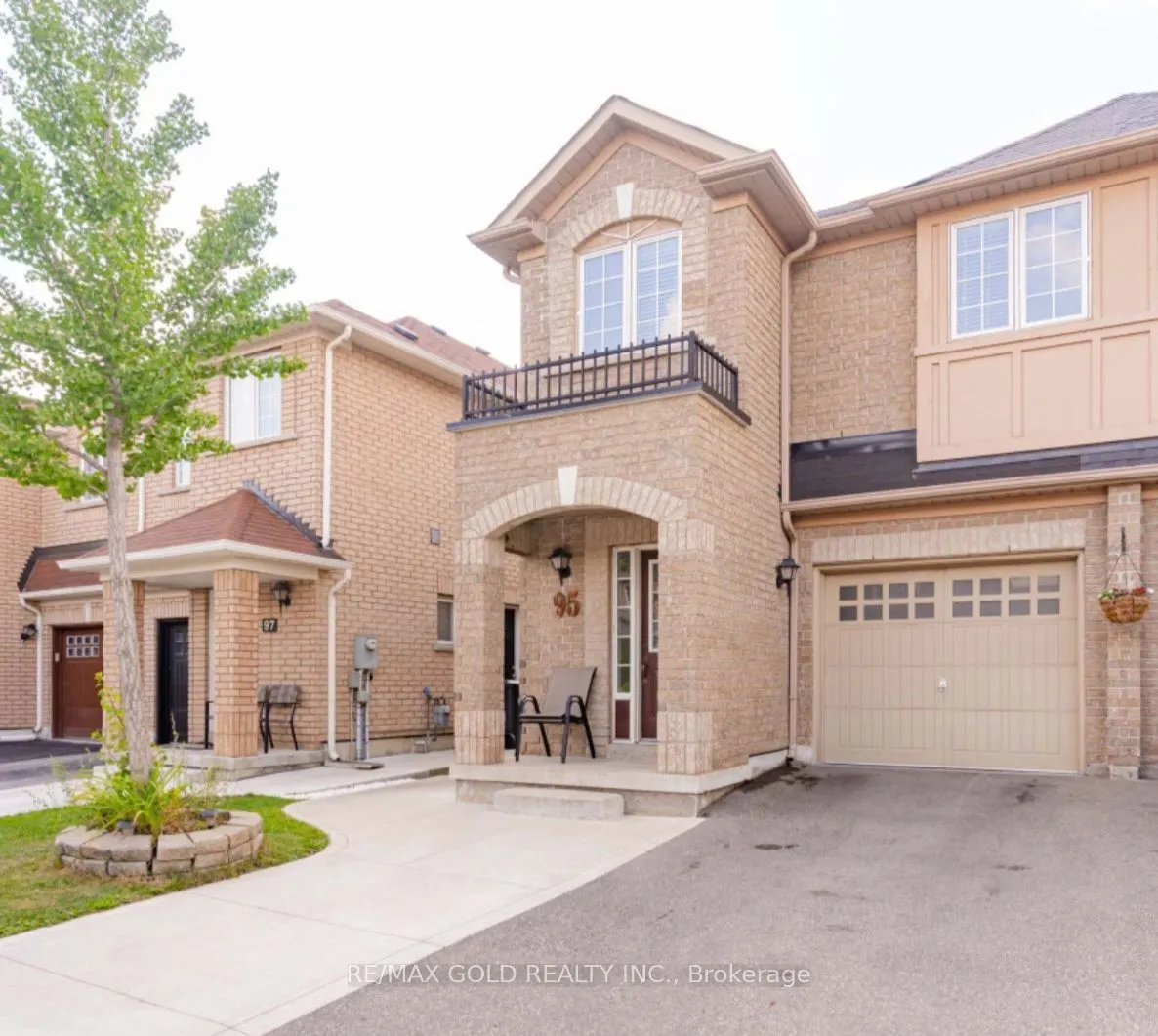 95 Crystalview Crescent, #(Main & 2nd Floor)