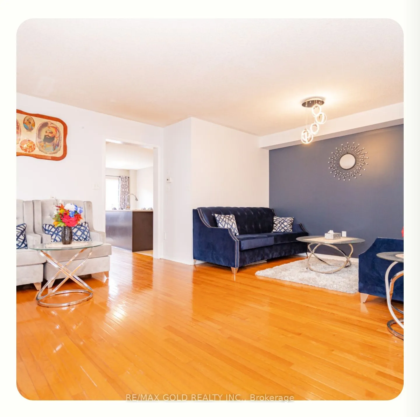 95 Crystalview Crescent, #(Main & 2nd Floor)
