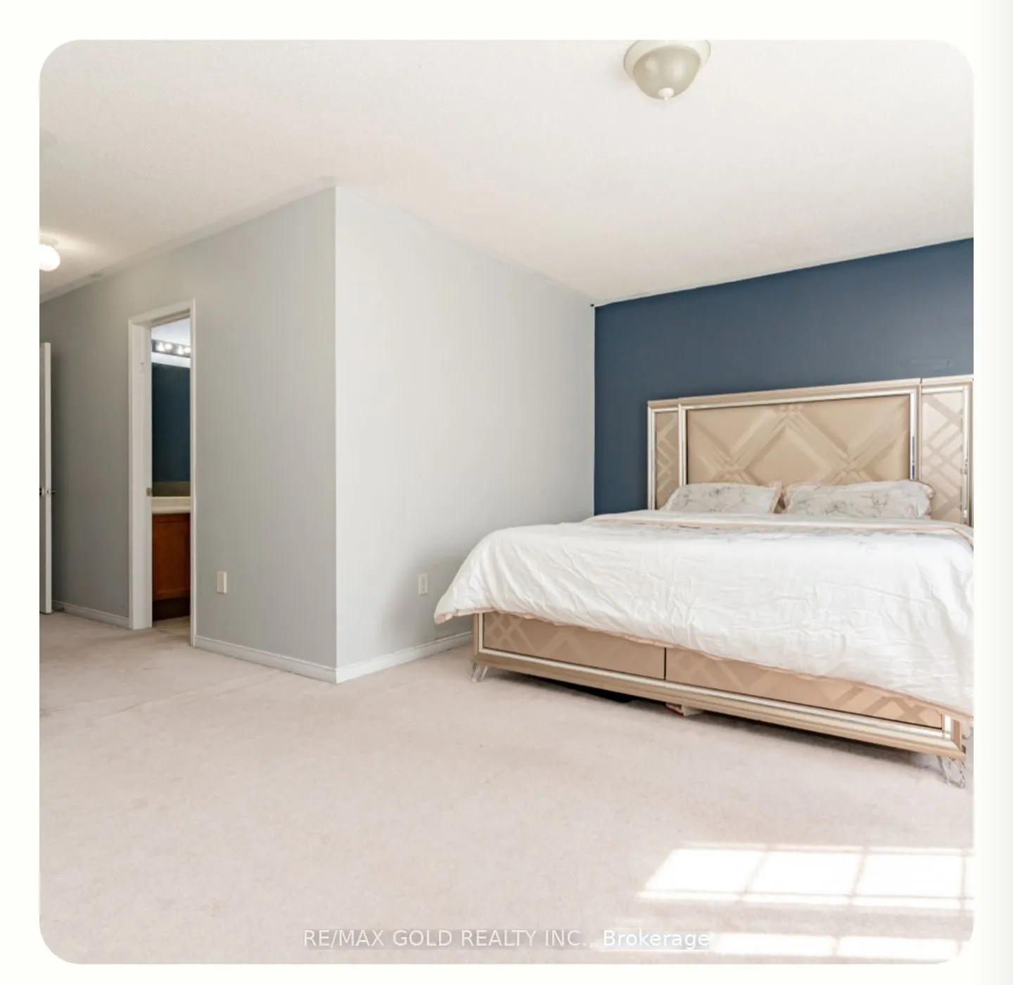 95 Crystalview Crescent, #(Main & 2nd Floor)
