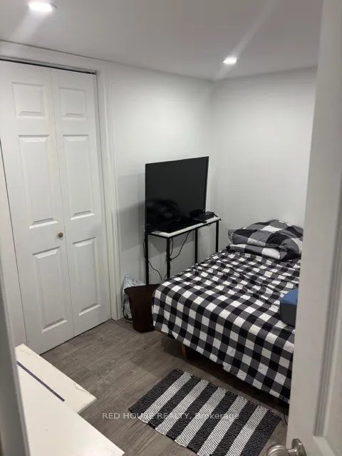 2768 Dundas Street W, #bsmt