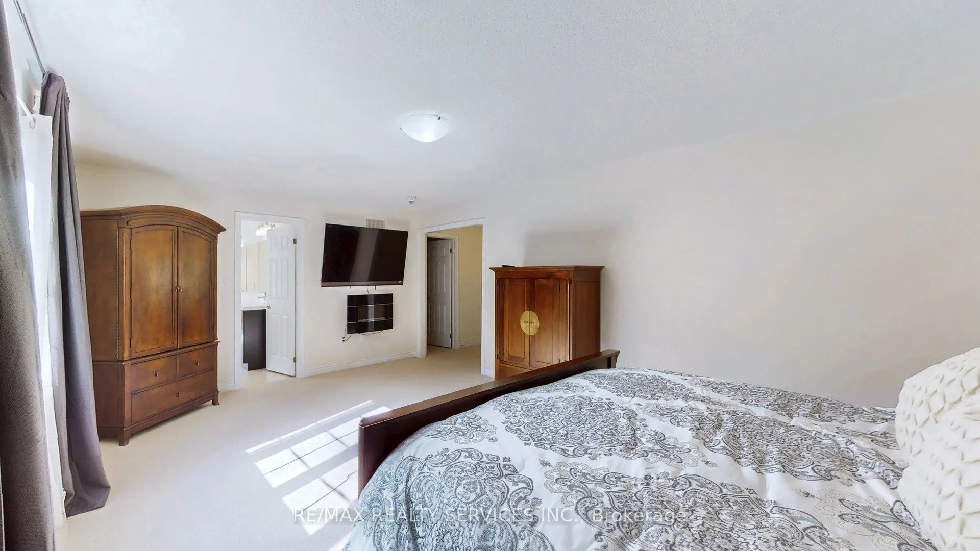 70 Little Britain Crescent