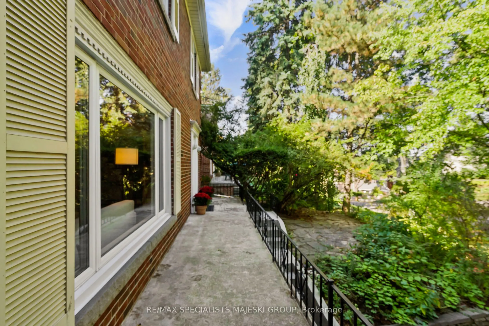 23 Stonegate Road