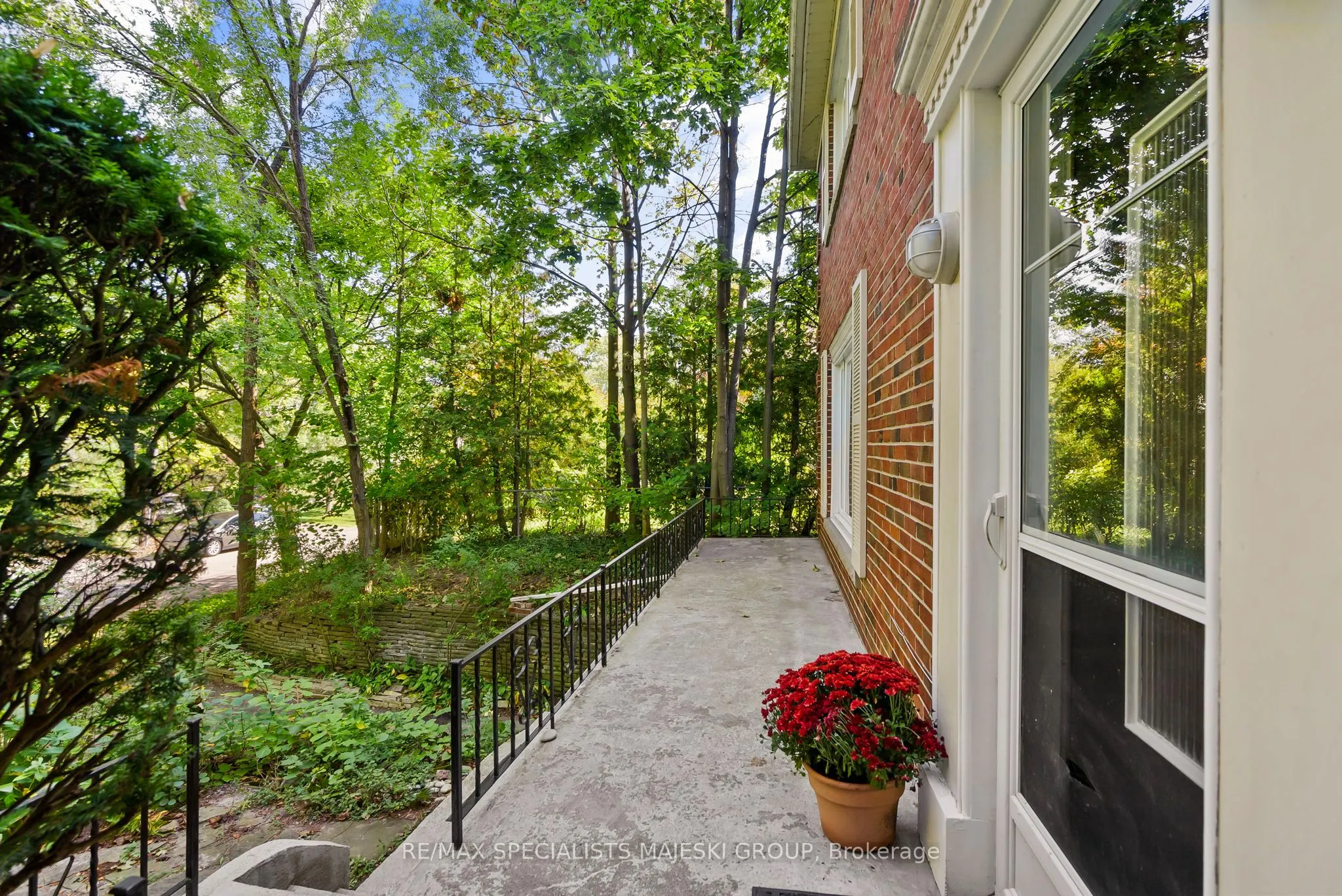 23 Stonegate Road