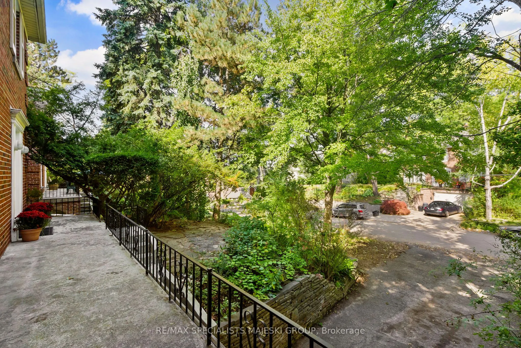 23 Stonegate Road