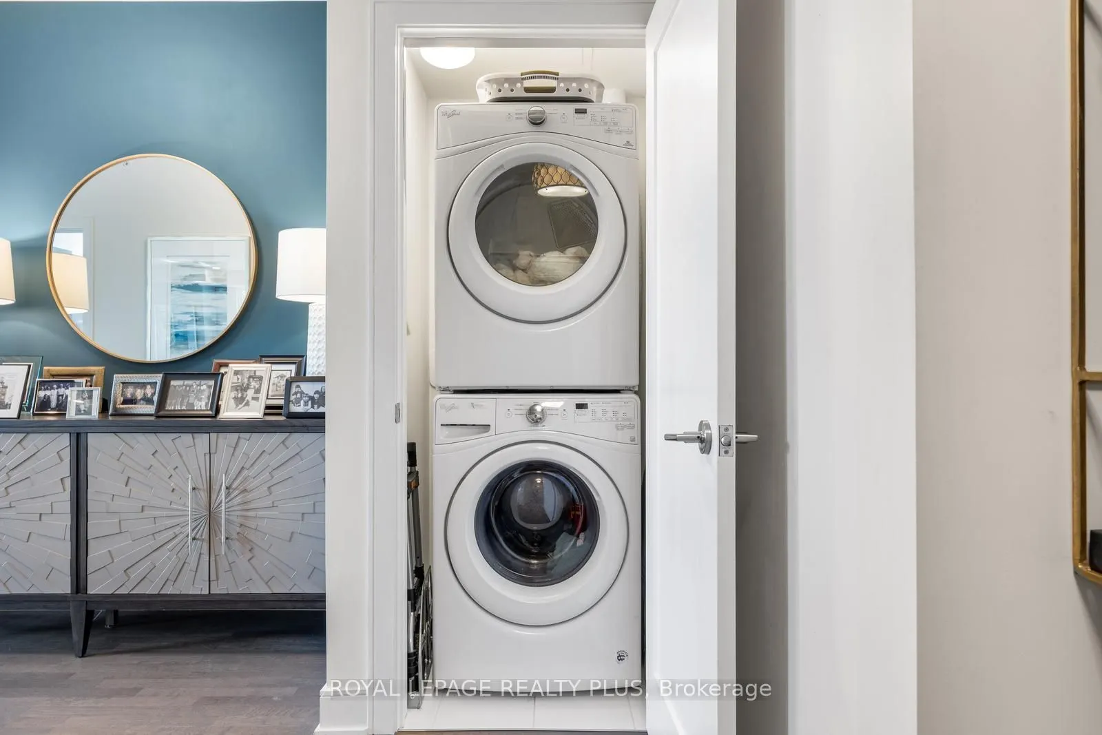 1575 lakeshore Road W, #327