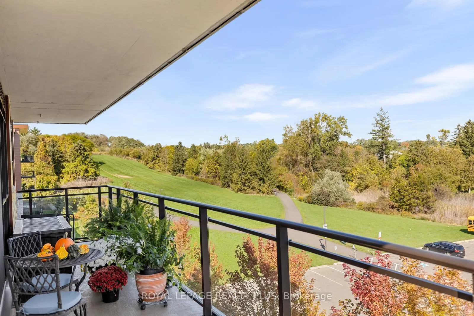 1575 lakeshore Road W, #327