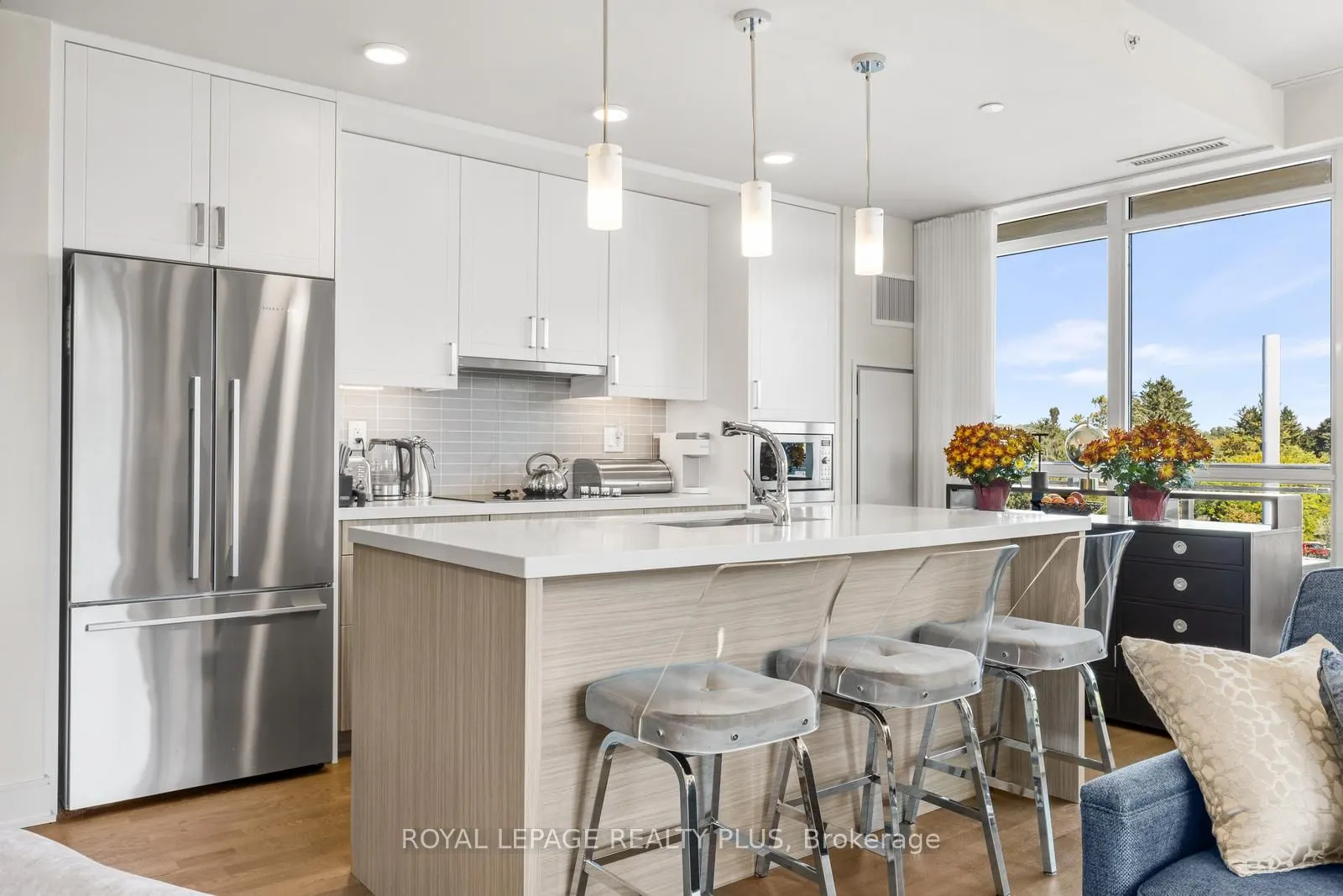 1575 lakeshore Road W, #327