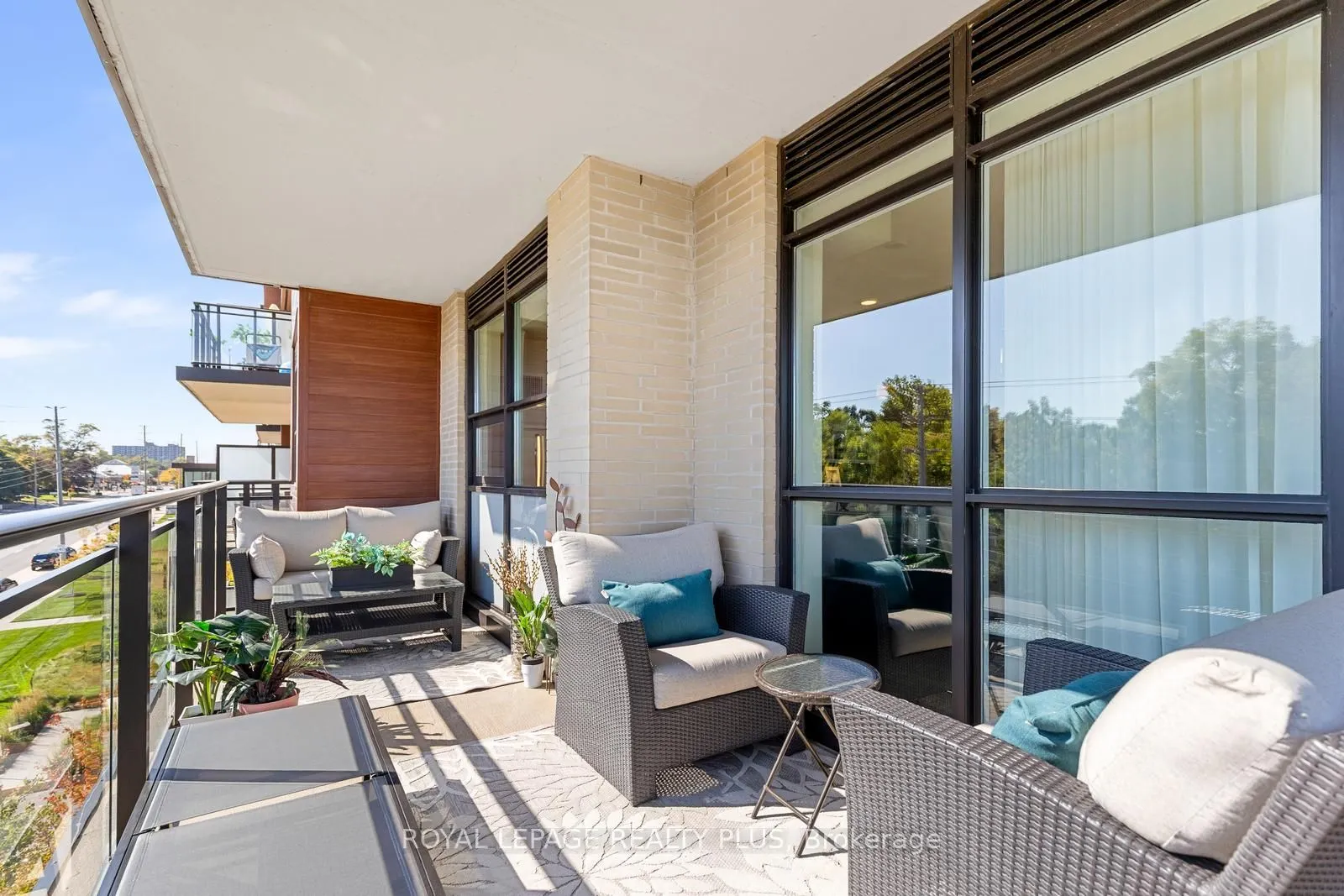 1575 lakeshore Road W, #327