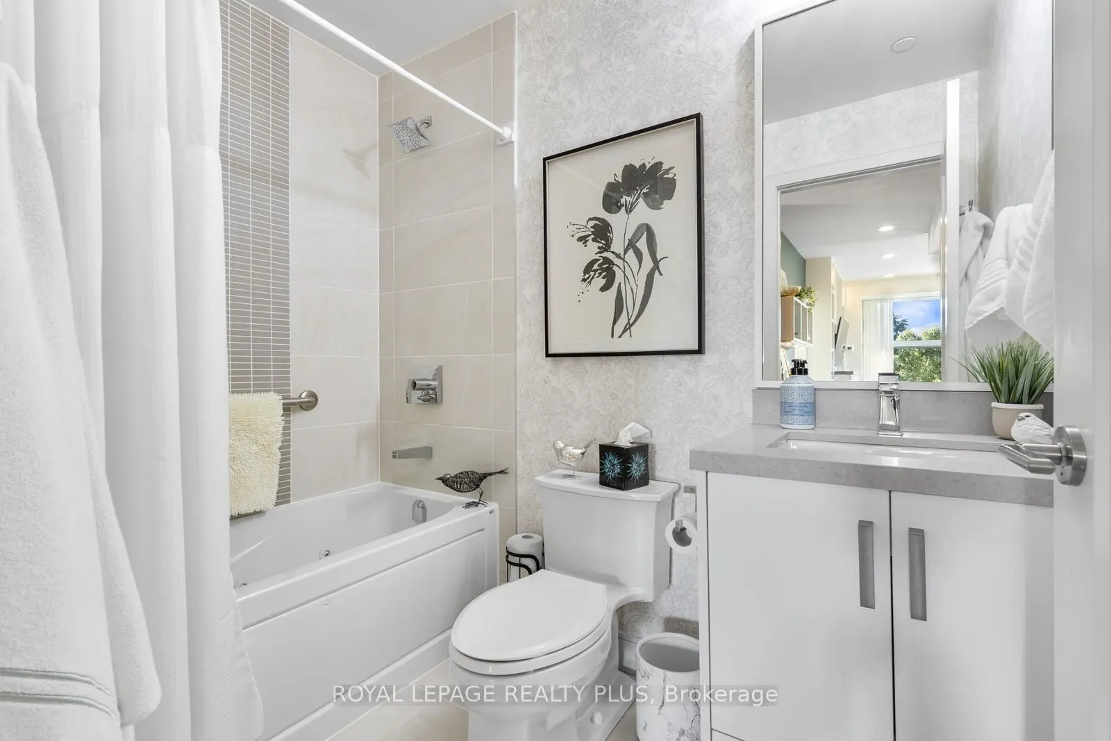1575 lakeshore Road W, #327