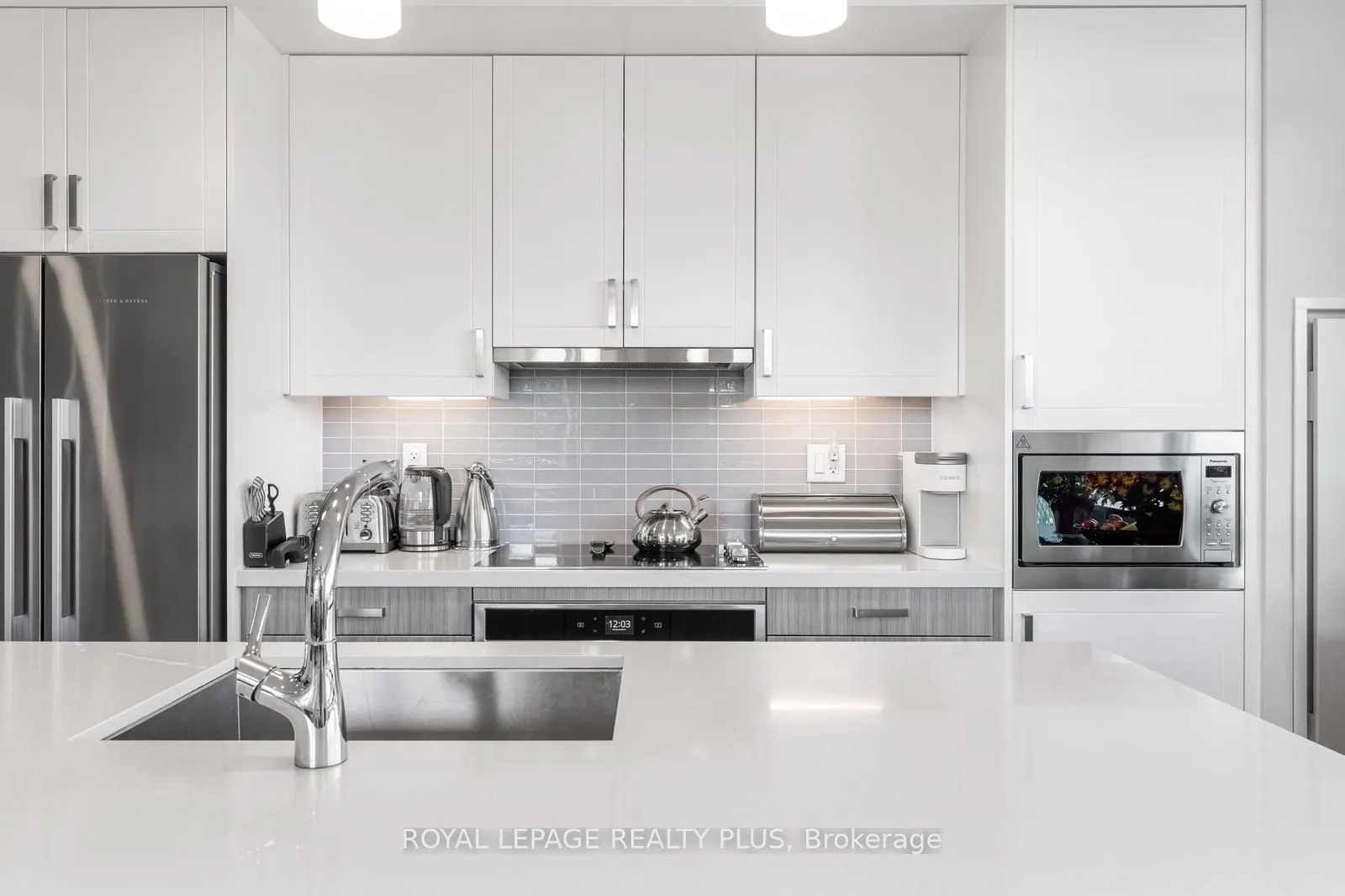 1575 lakeshore Road W, #327