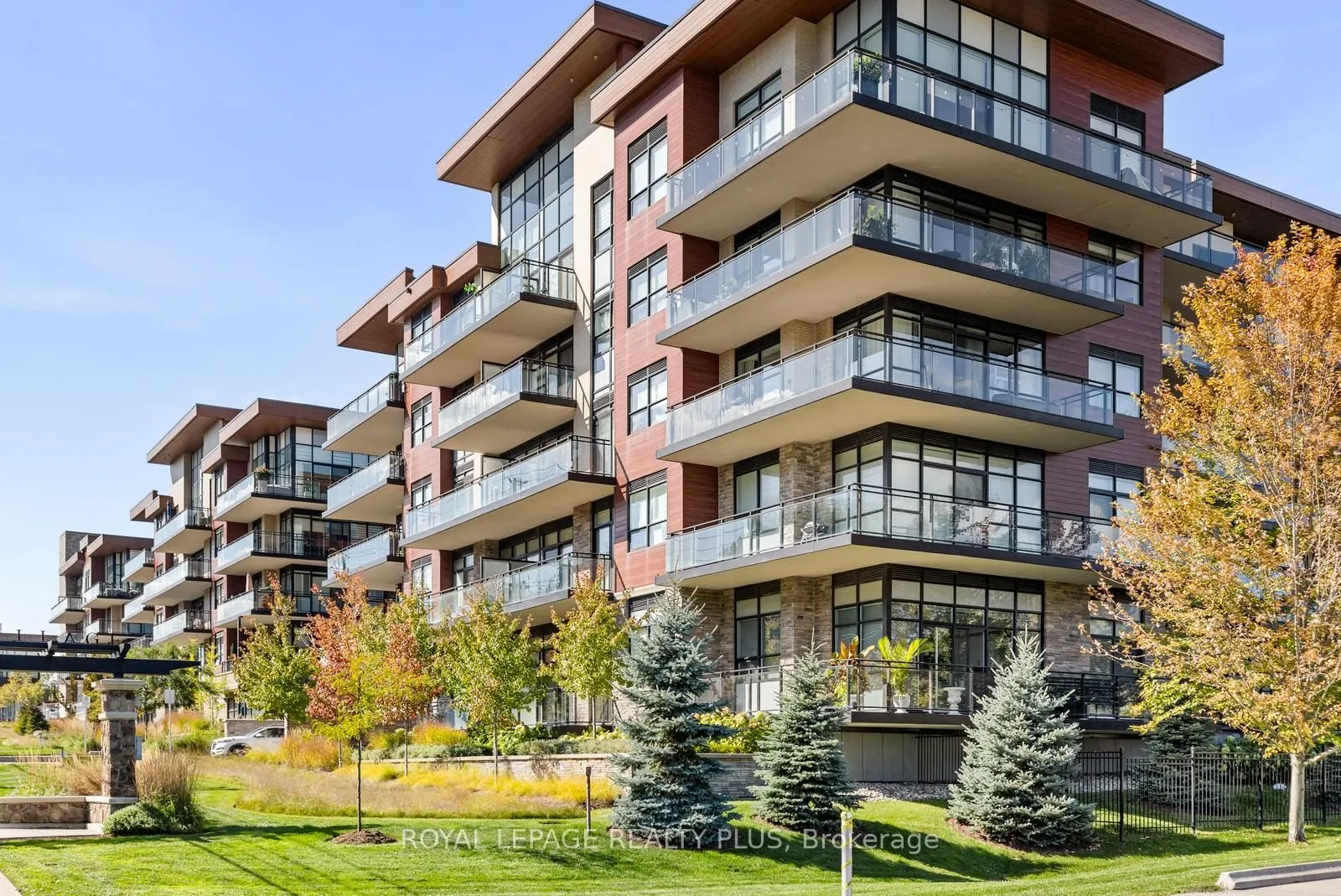1575 lakeshore Road W, #327