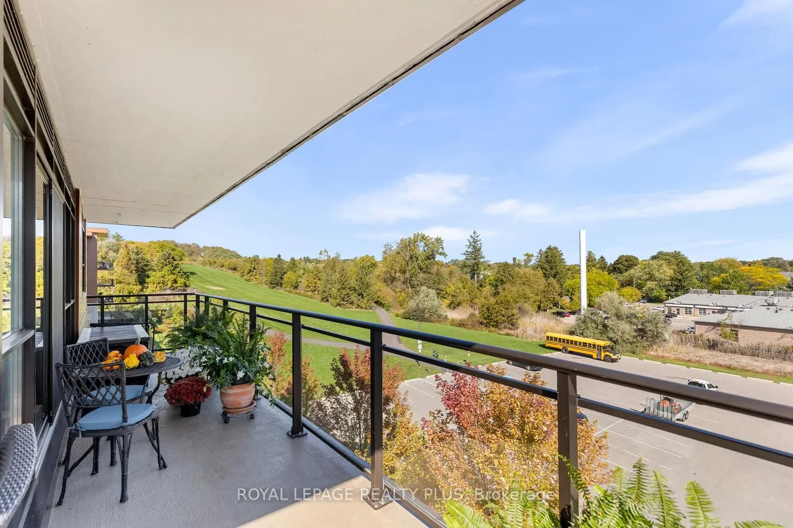 1575 lakeshore Road W, #327