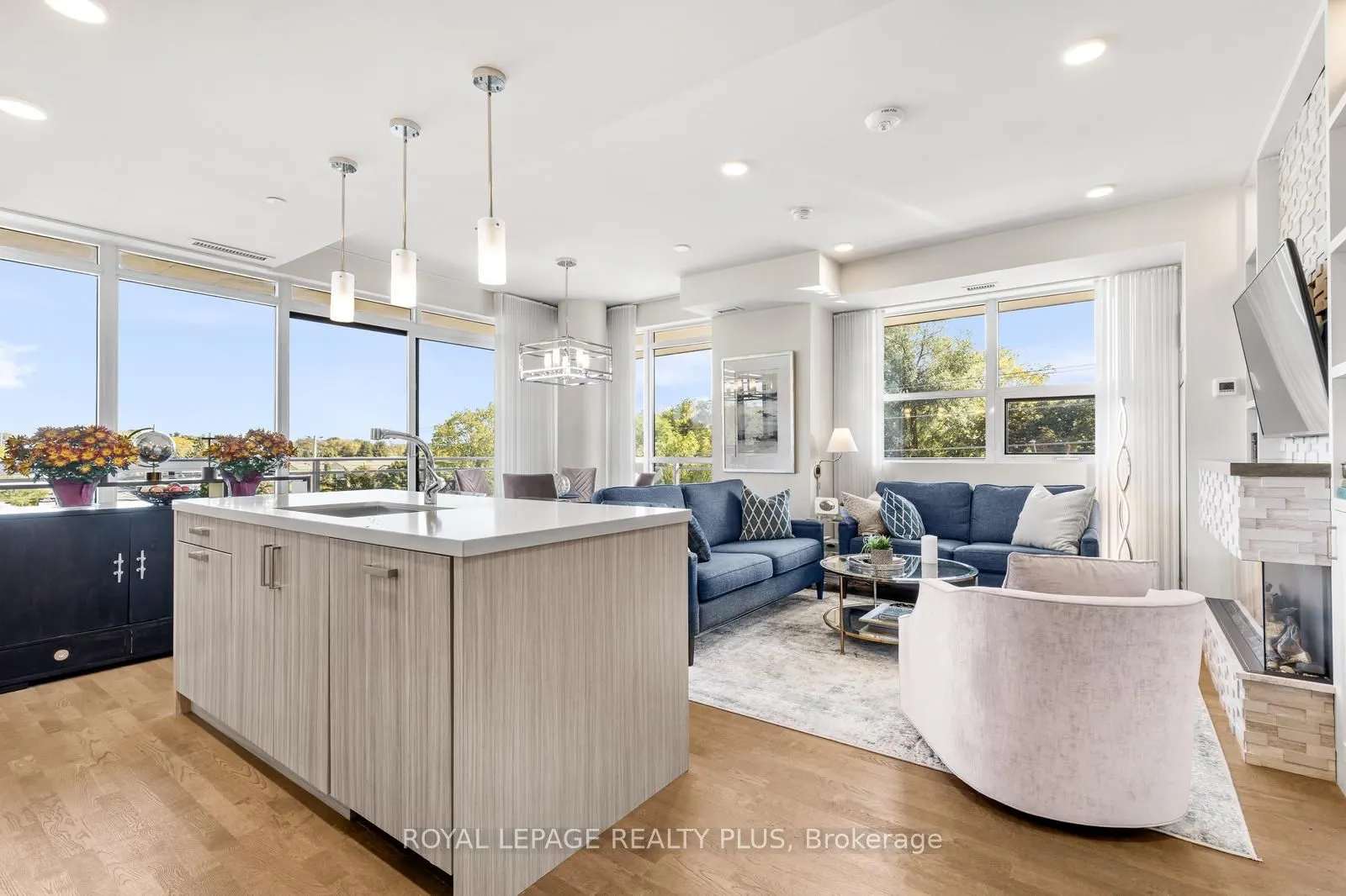 1575 lakeshore Road W, #327